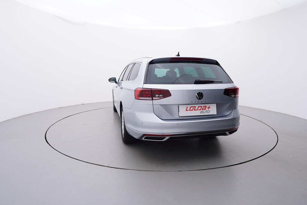 Volkswagen Passat Variant, Elegance 2.0 TDI 110 kW - fotka 4