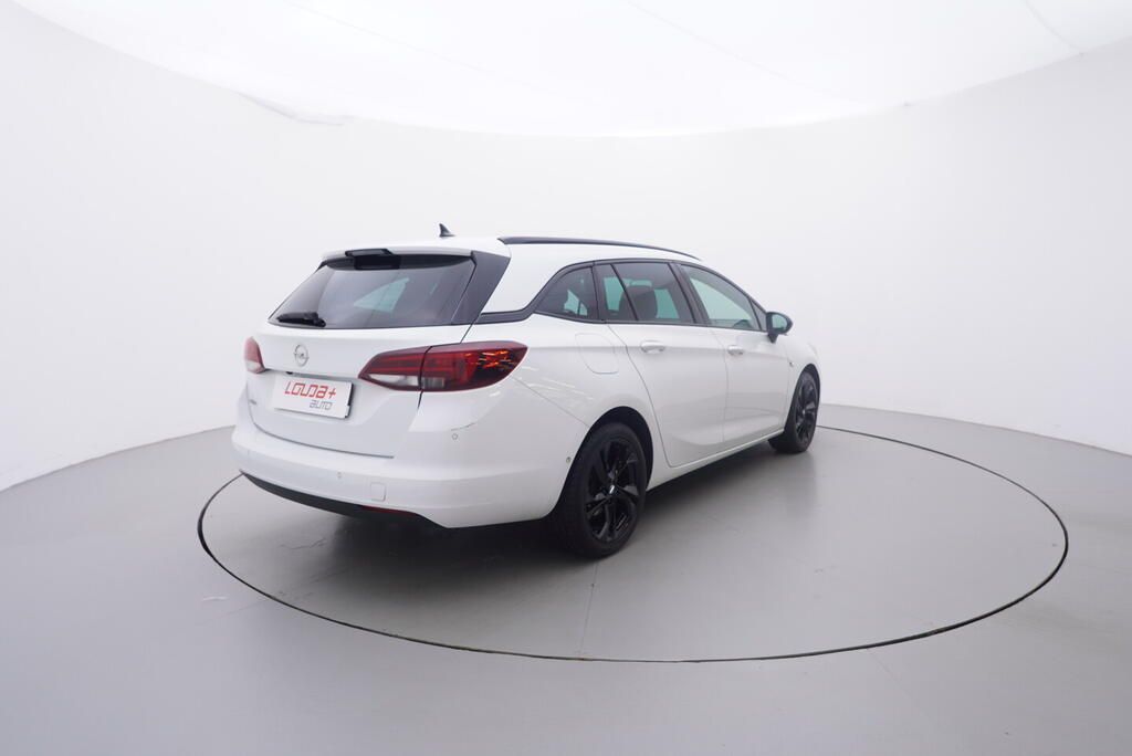 Opel Astra, Ultimate 1.2 LIH 107 kW - fotka 5