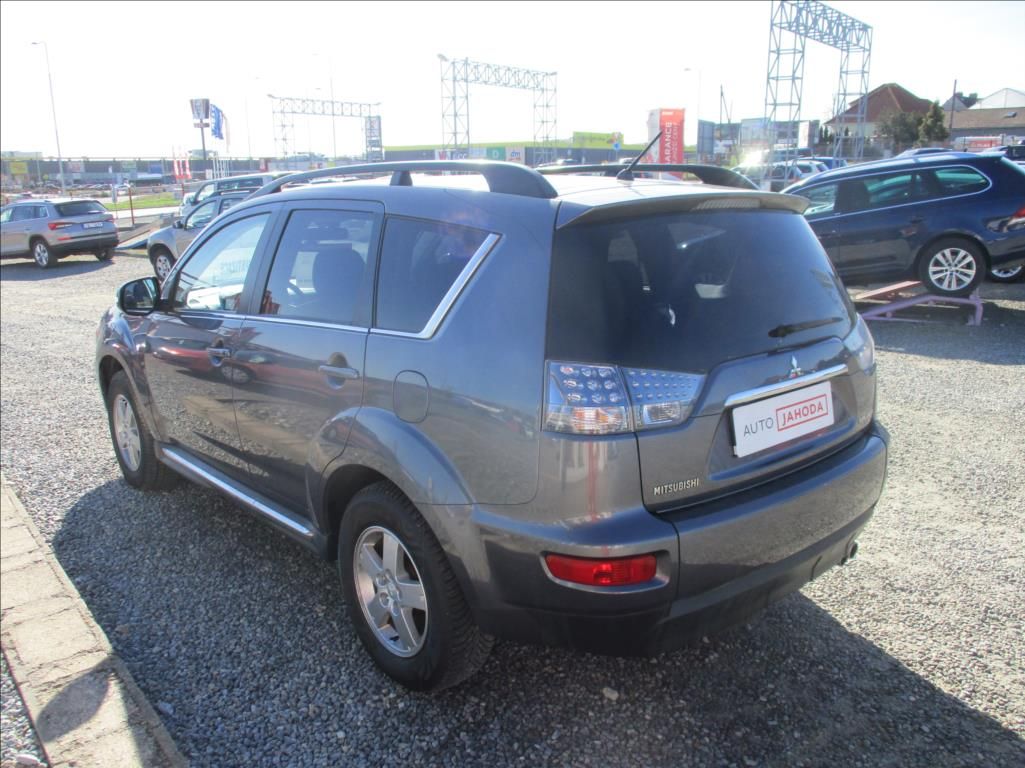 Mitsubishi Outlander, 2,2 DI-D, Automat,4x4, klima, - fotka 6