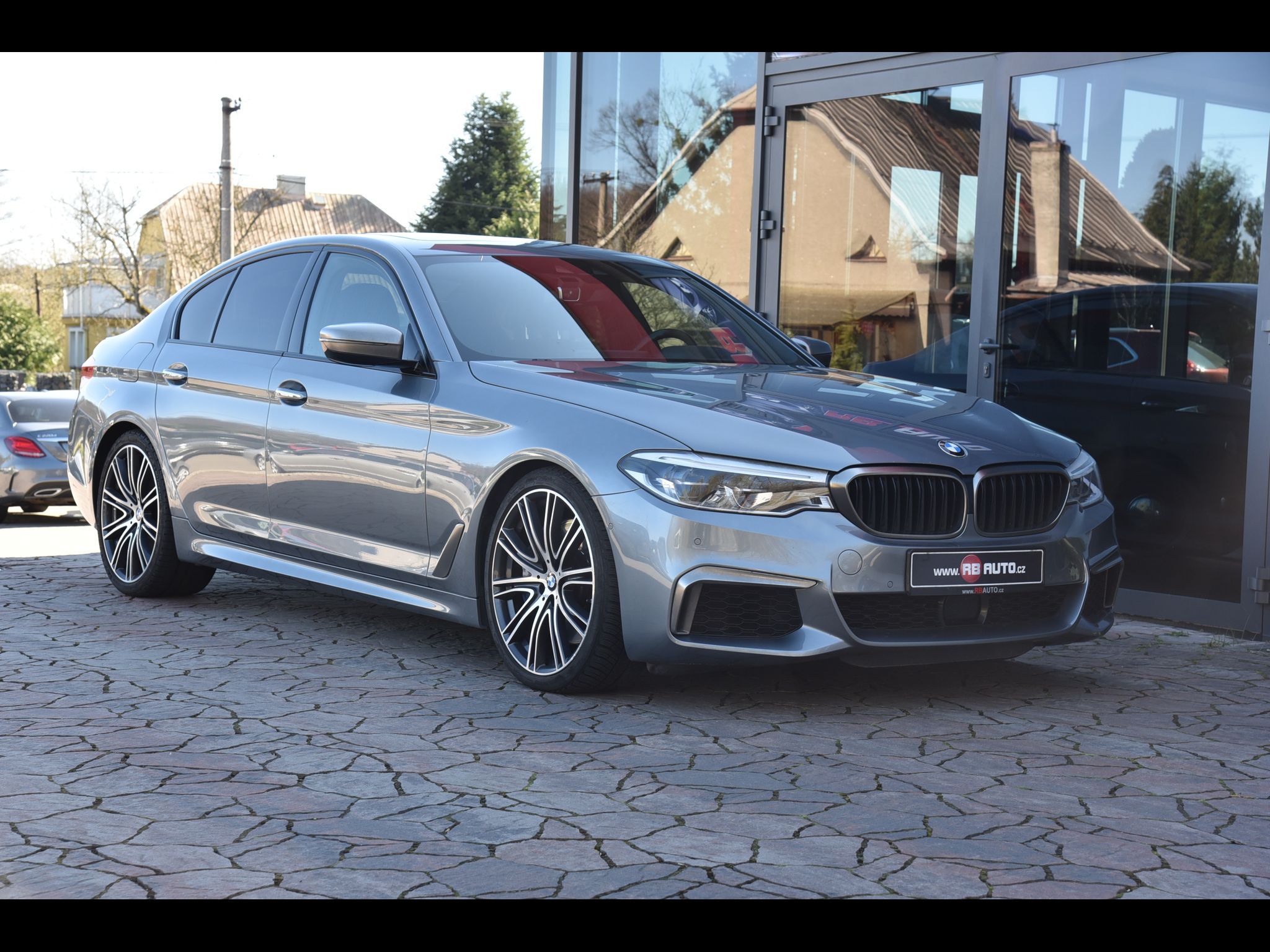 BMW Řada 5, 340kw - fotka 2