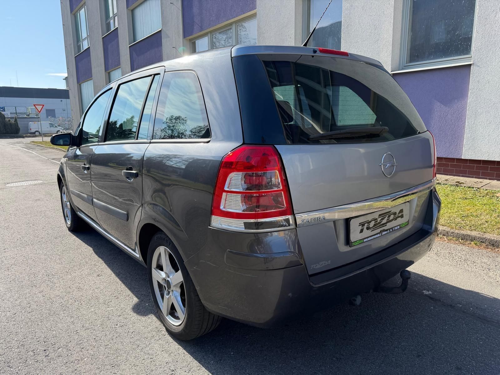 Opel Zafira, 1,6 16V 7- místný + pneu - fotka 3
