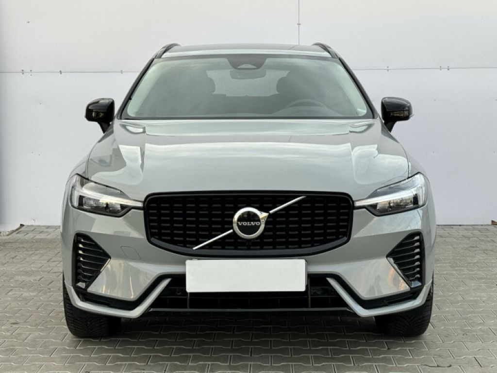 Volvo XC60, PLUS DARK B4 AWD 145kW - fotka 2