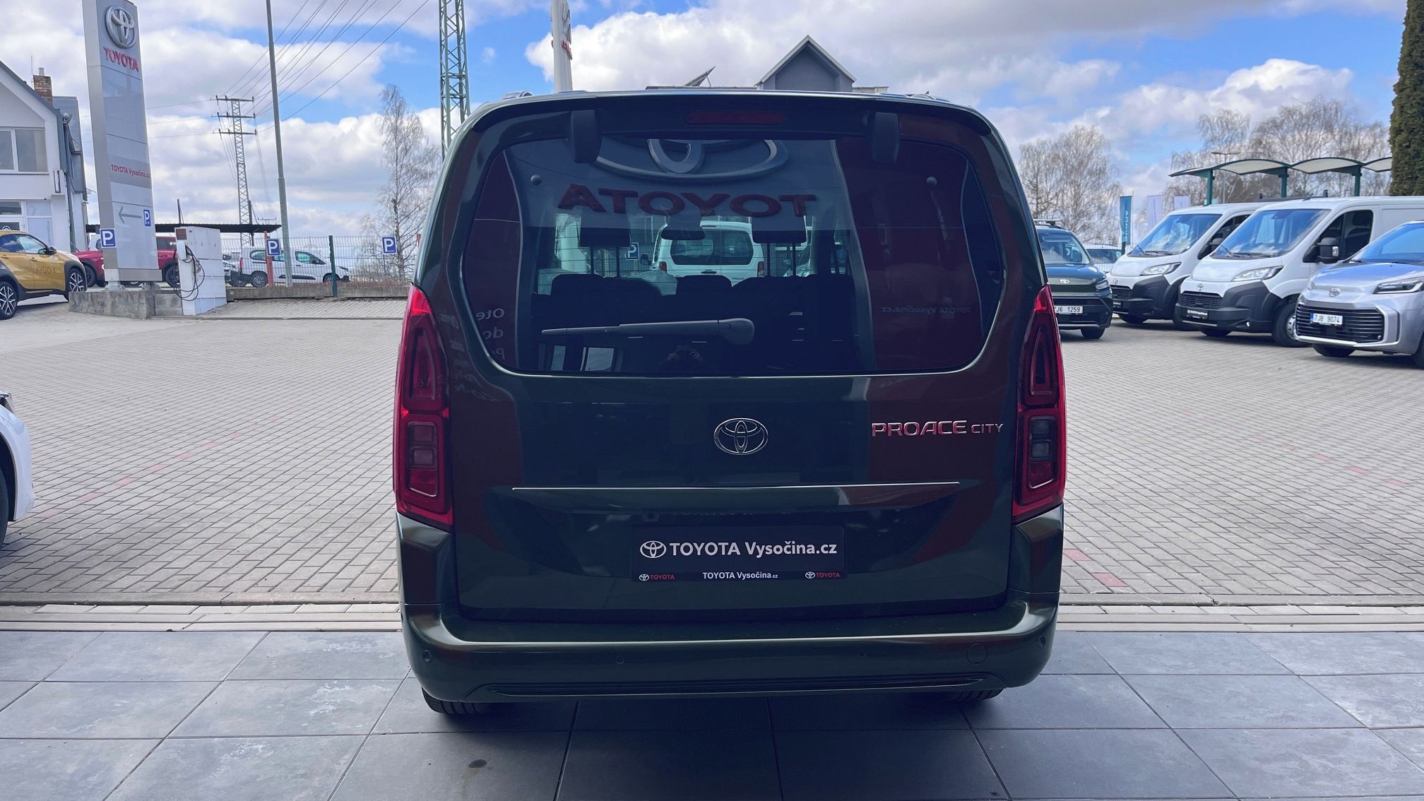 Toyota Proace City Verso, 1,5D 130PS 8AT Long VIP 7míst - fotka 4
