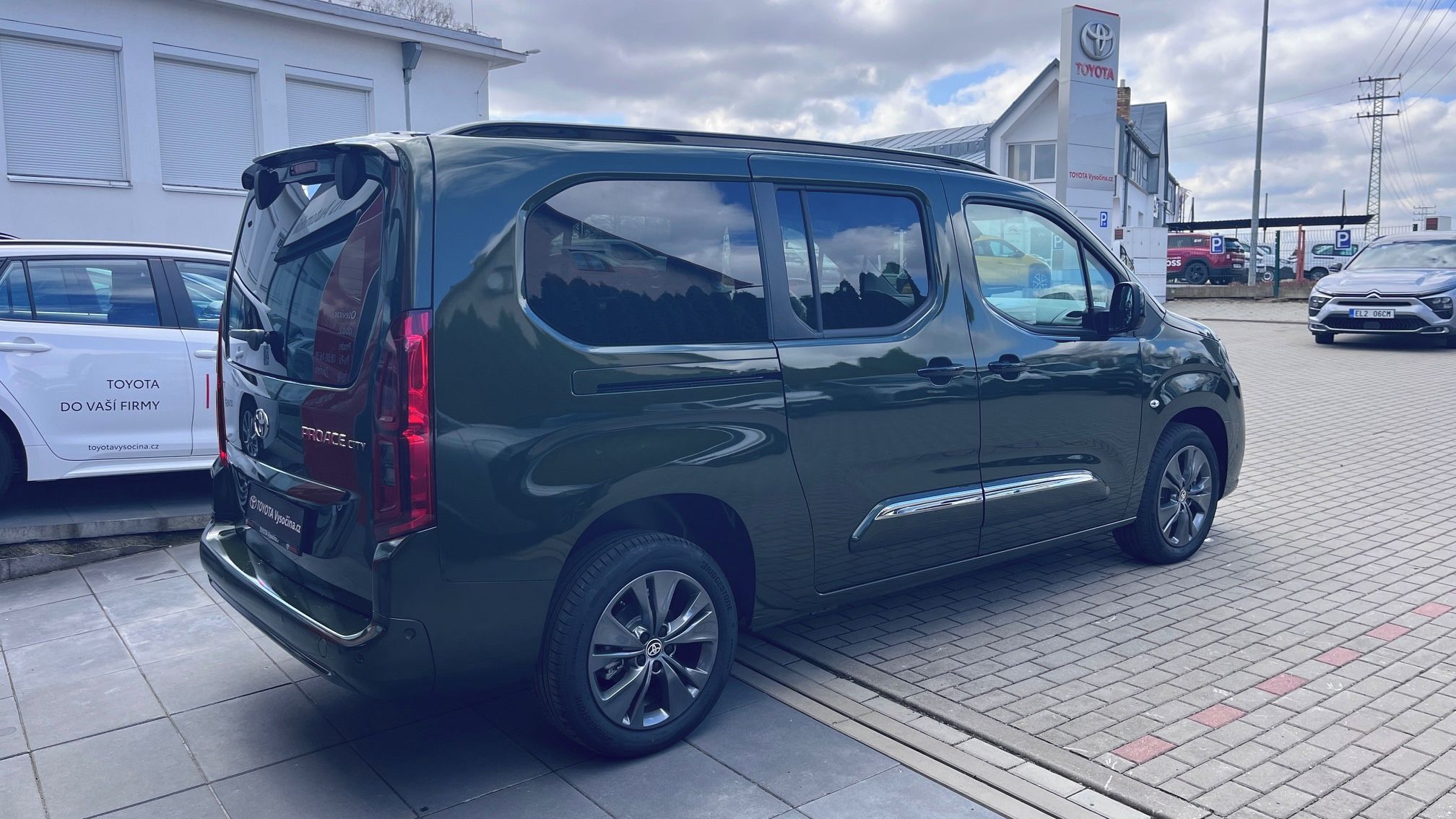 Toyota Proace City Verso, 1,5D 130PS 8AT Long VIP 7míst - fotka 3