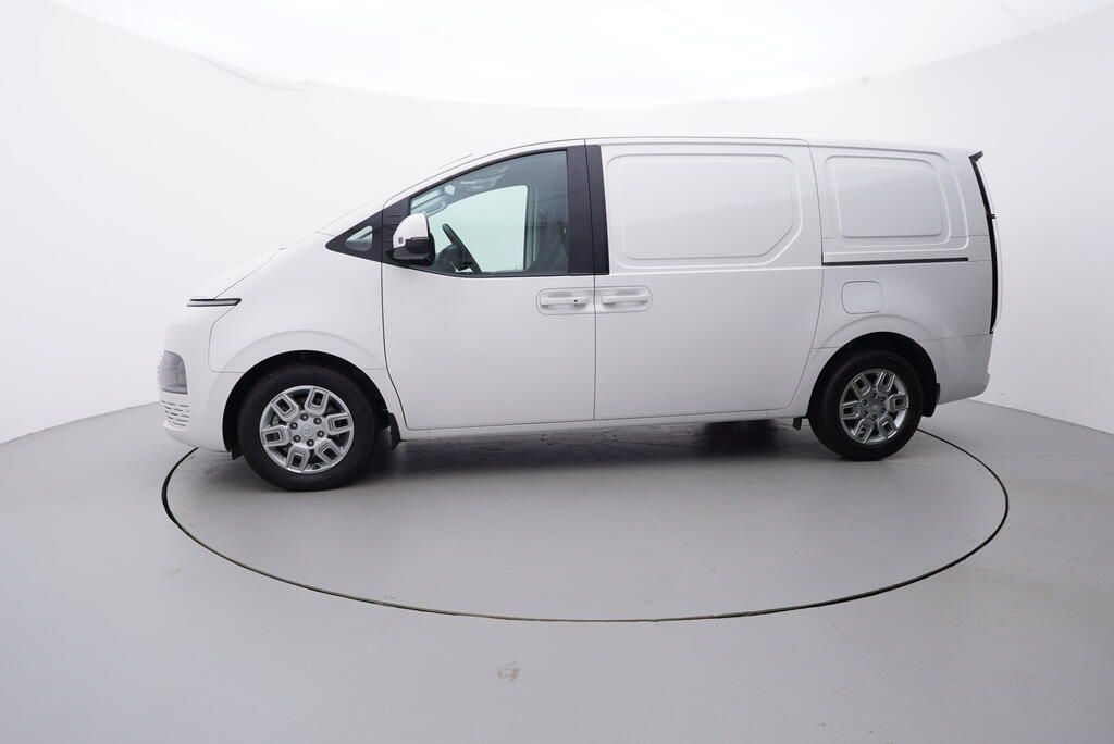 Hyundai Staria, 2.2 CR 130 kW - fotka 2
