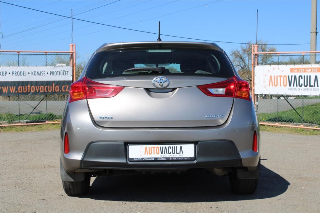 Toyota Auris, 1,3 i  2.maj.,ČR, 87.600 km - fotka 6