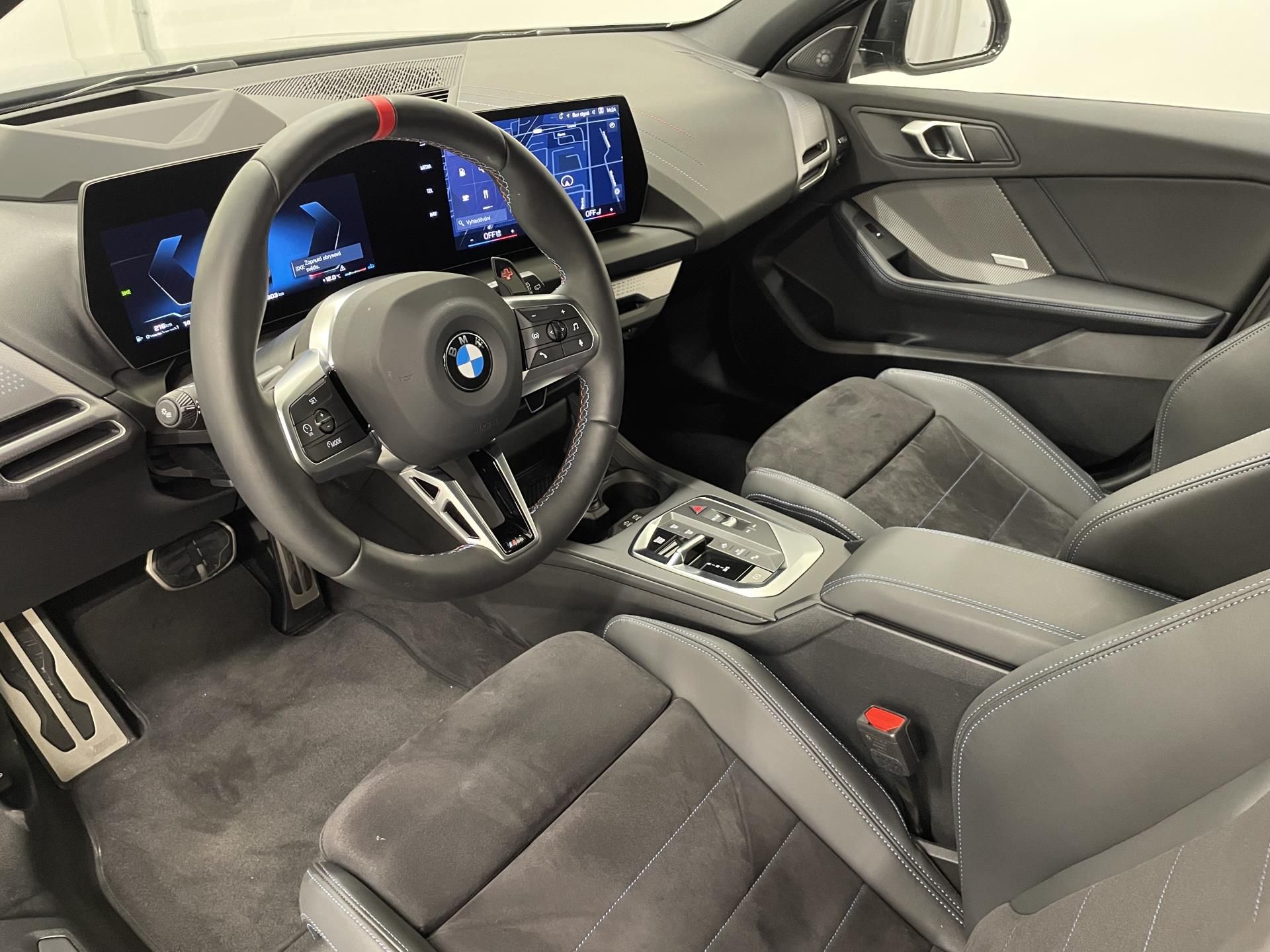 BMW Řada 1, M135i xDrive M Technik - fotka 6