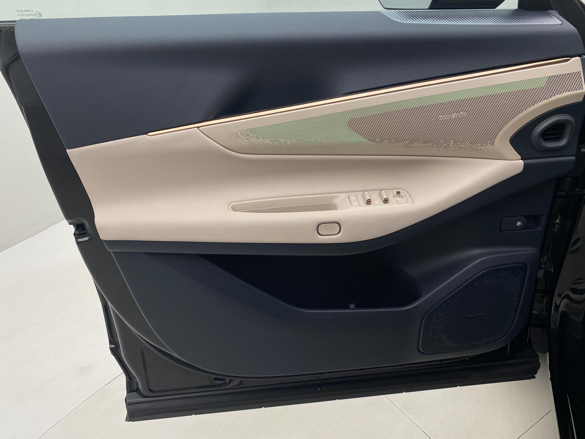 Lynk & Co 08, MORE PHEV - fotka 6
