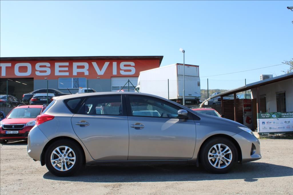 Toyota Auris, 1,3 i  2.maj.,ČR, 87.600 km - fotka 4