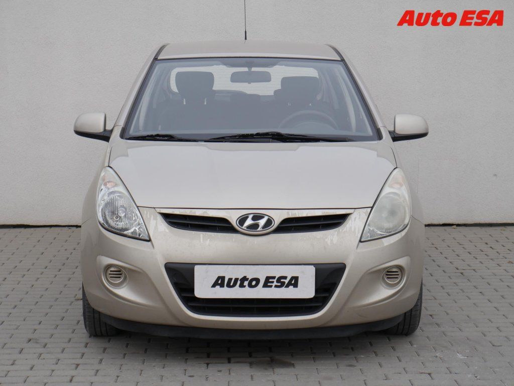 Hyundai i20, 1.2i,ČR,AC,park.asist - fotka 2