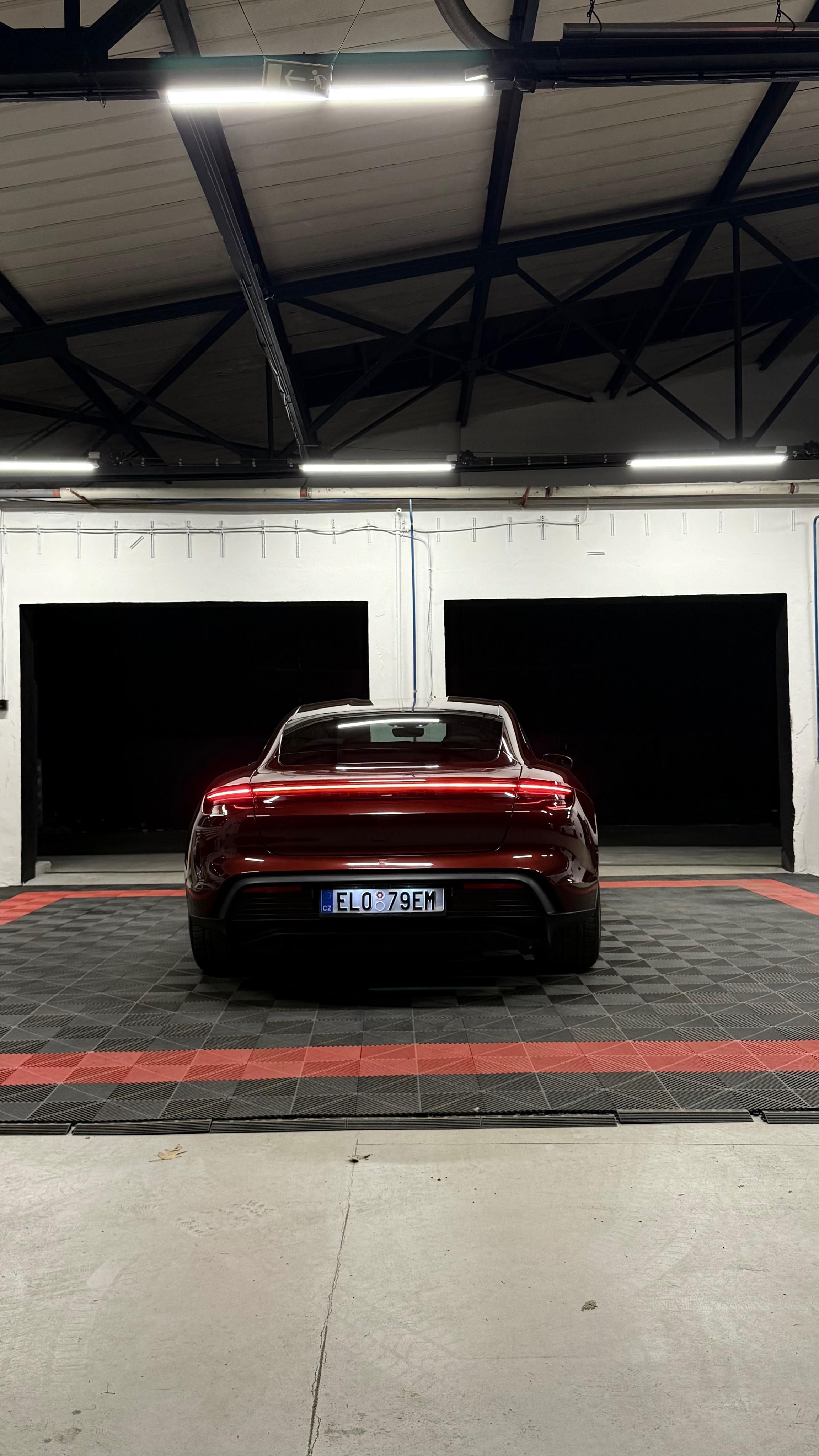 Porsche Taycan - fotka 5