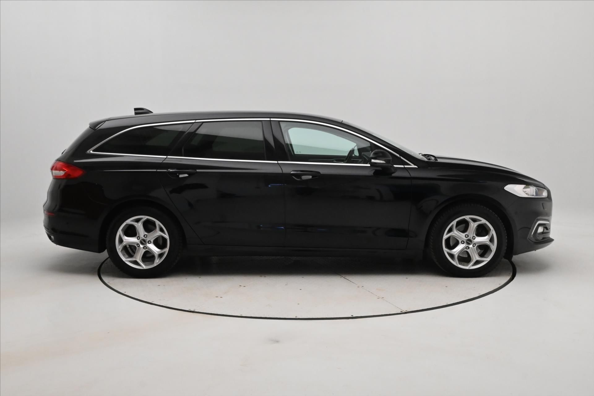 Ford Mondeo, 2,0 EcoBlue 140 kW AT8 Titaniu - fotka 4