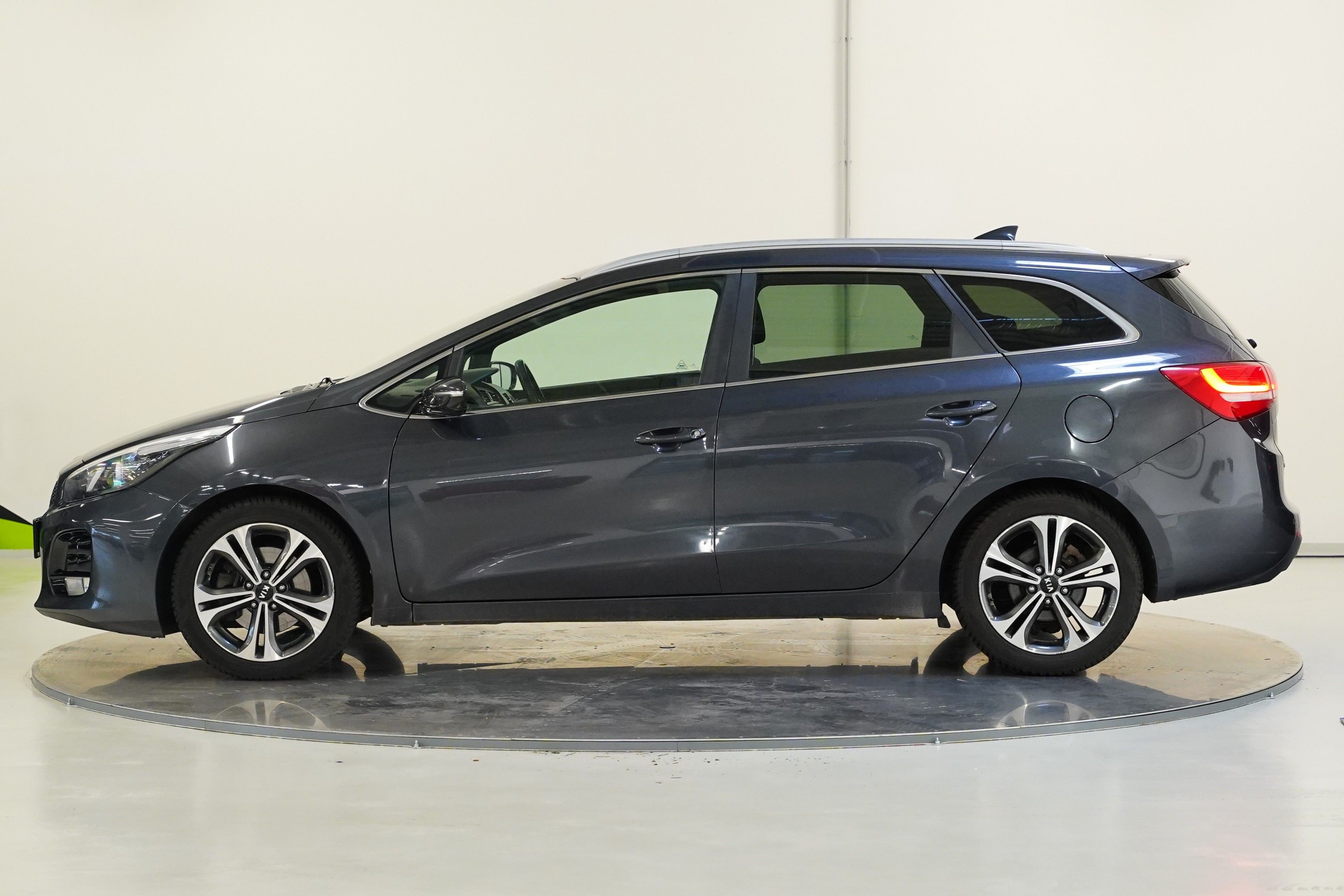 Kia Cee´d, 1.6 GDI 100 kW - fotka 3