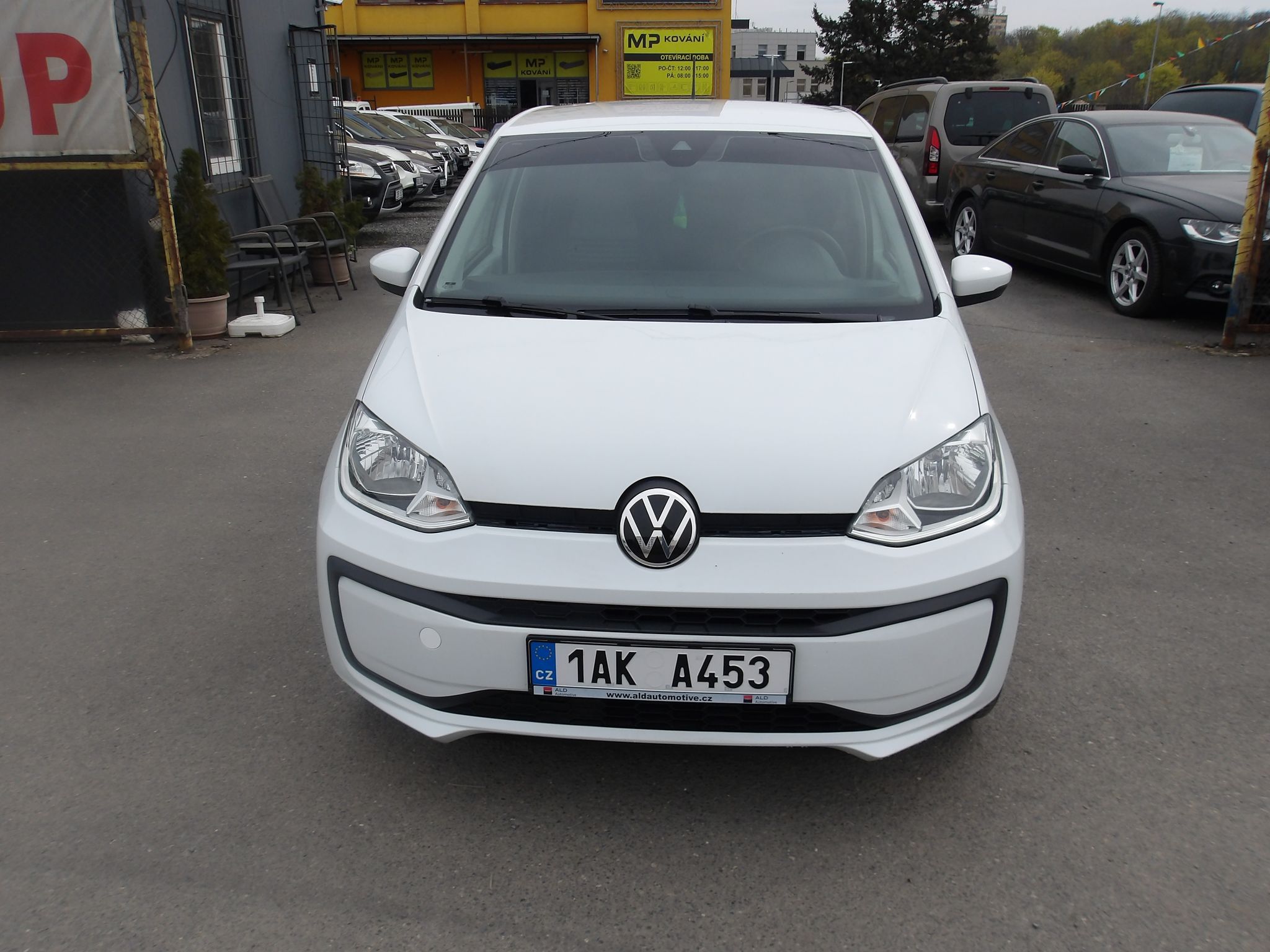 Volkswagen Up!, 1,0i 50 kW CNG Nové v ČR ! - fotka 3