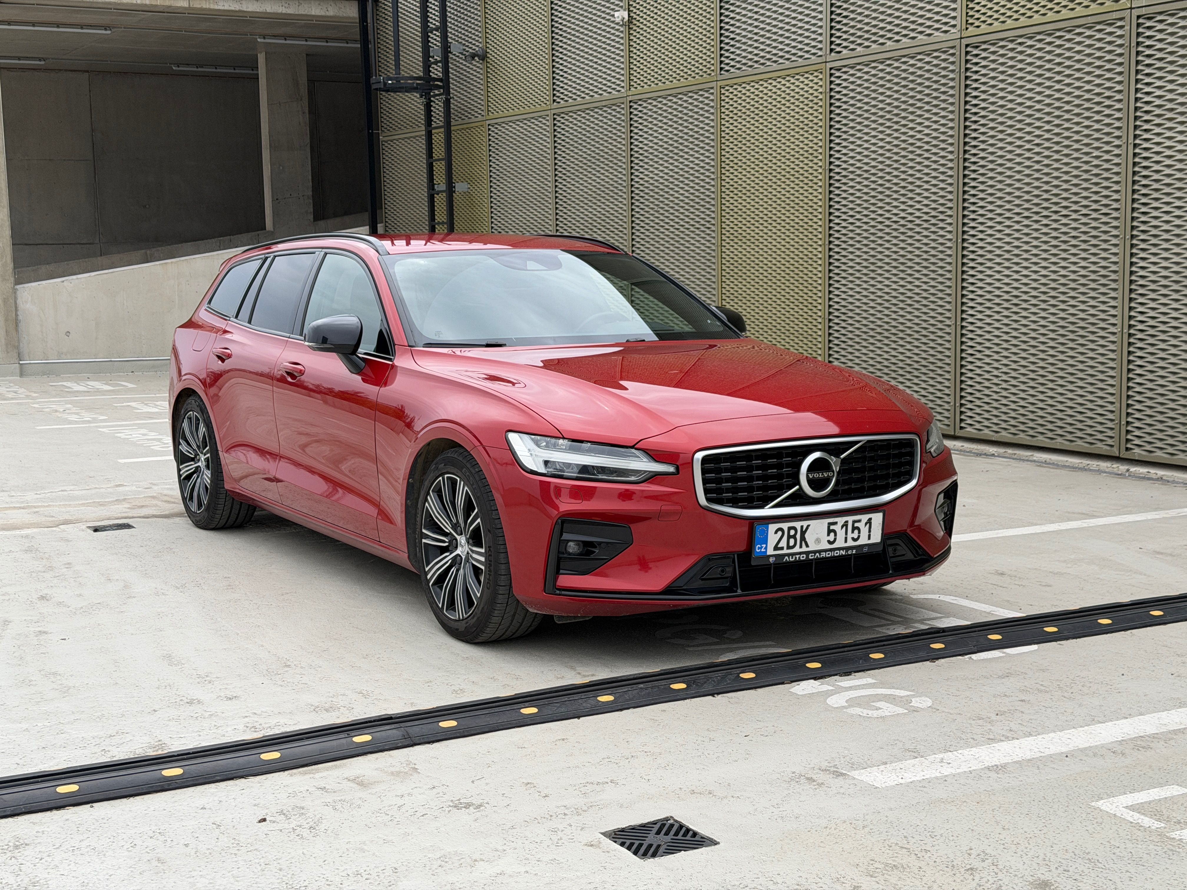 Volvo V60, D4 FWD R-DESIGN POLESTAR - fotka 2
