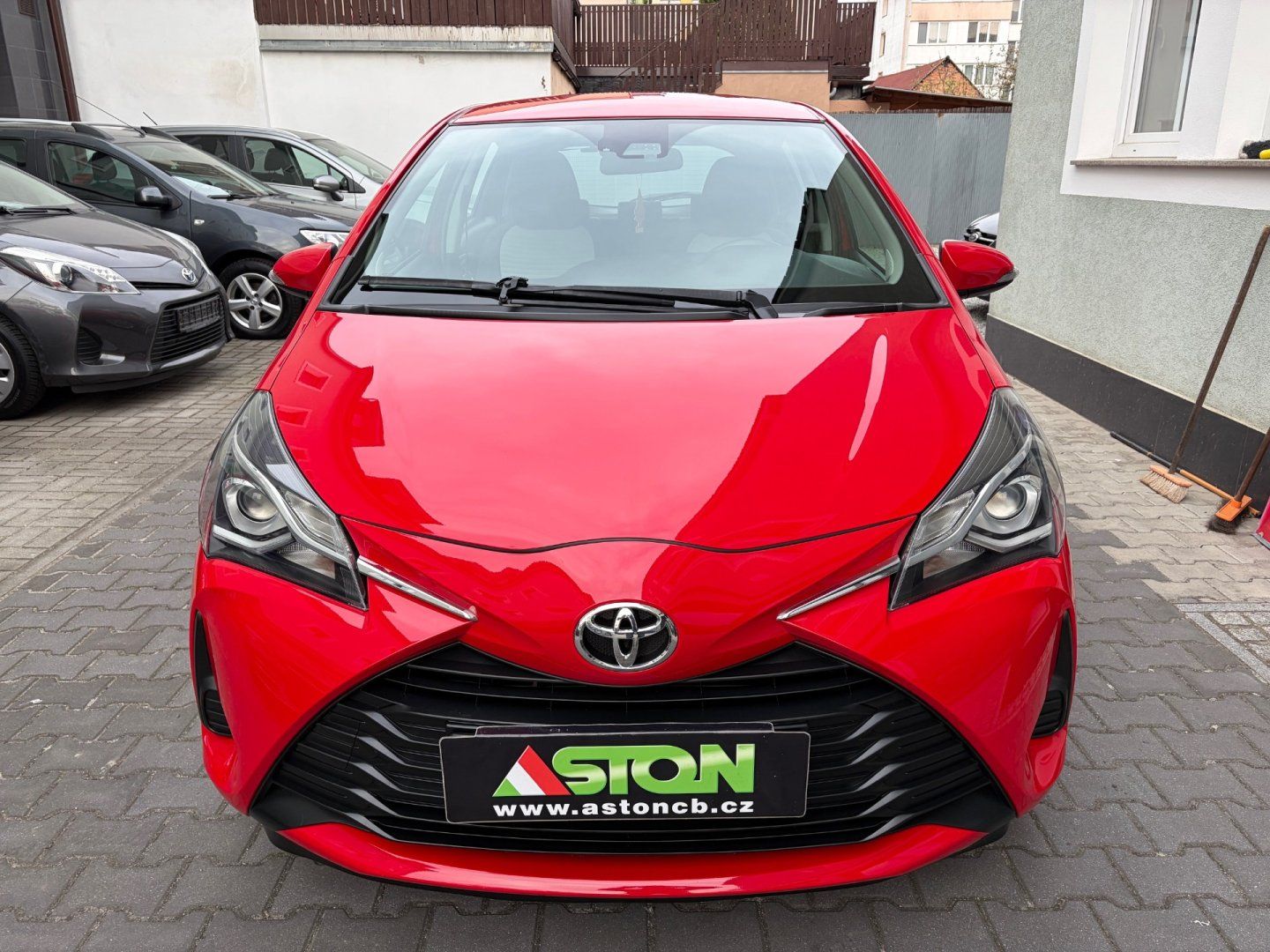 Toyota Yaris, 1,0i klima, 2 x kola - fotka 2