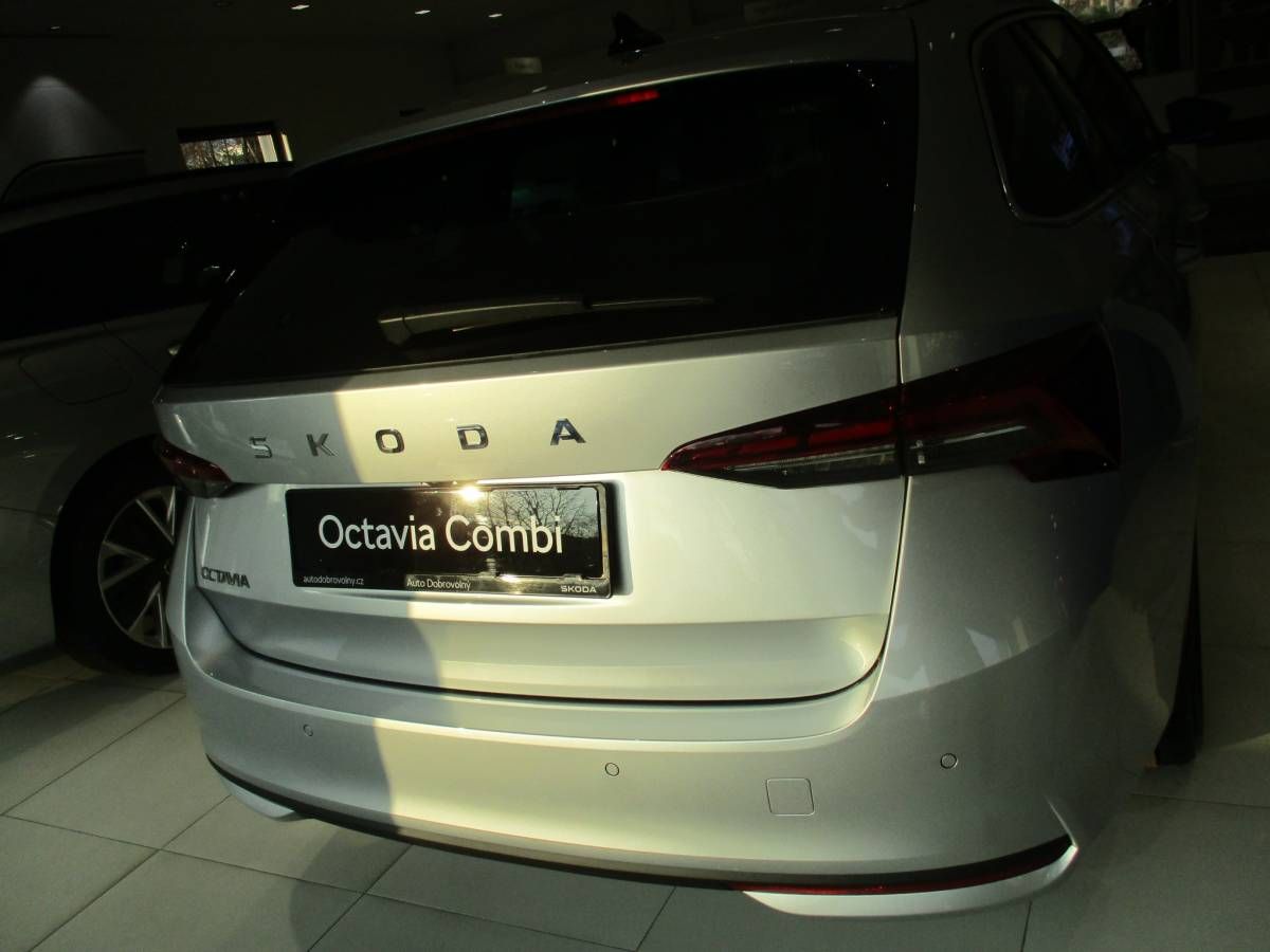 Škoda Octavia, Combi Top Selection 2,0 TDI/11 - fotka 6
