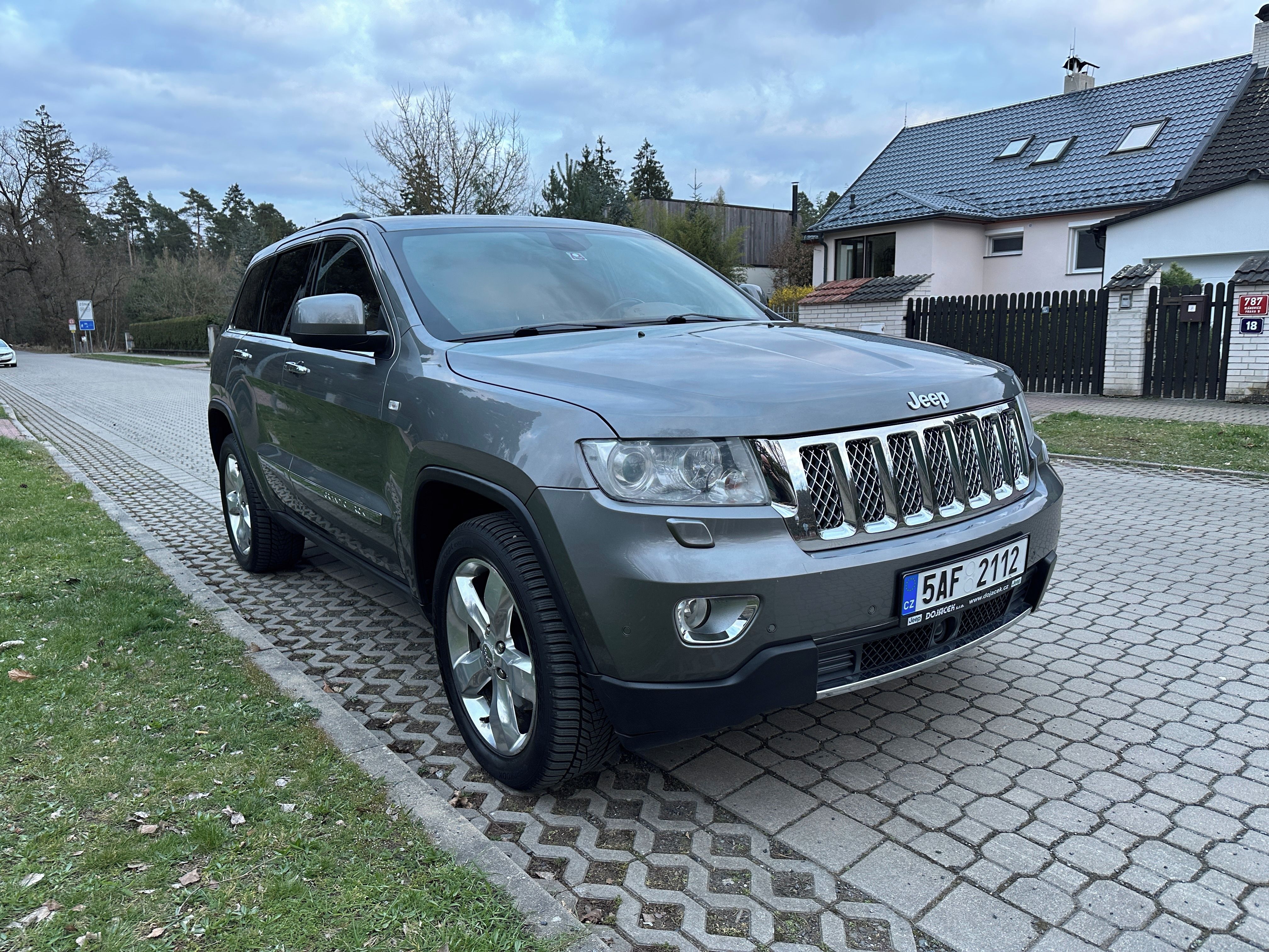 Jeep Grand Cherokee, OVERLAND 3L CRD CR, Nehav, DPH - fotka 3