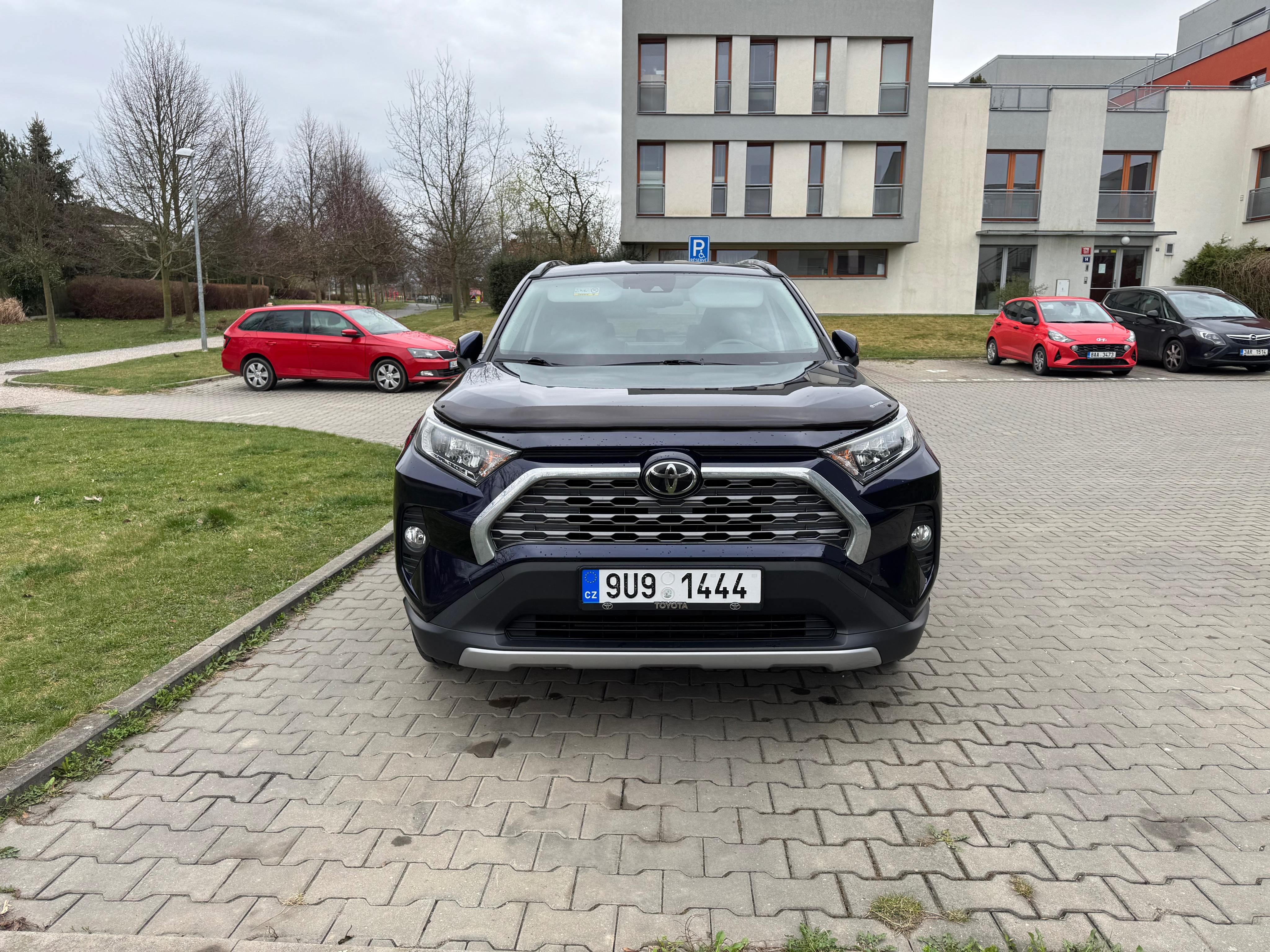 Toyota Rav4, 4x4, manuál, 2x kola, tažné - fotka 2