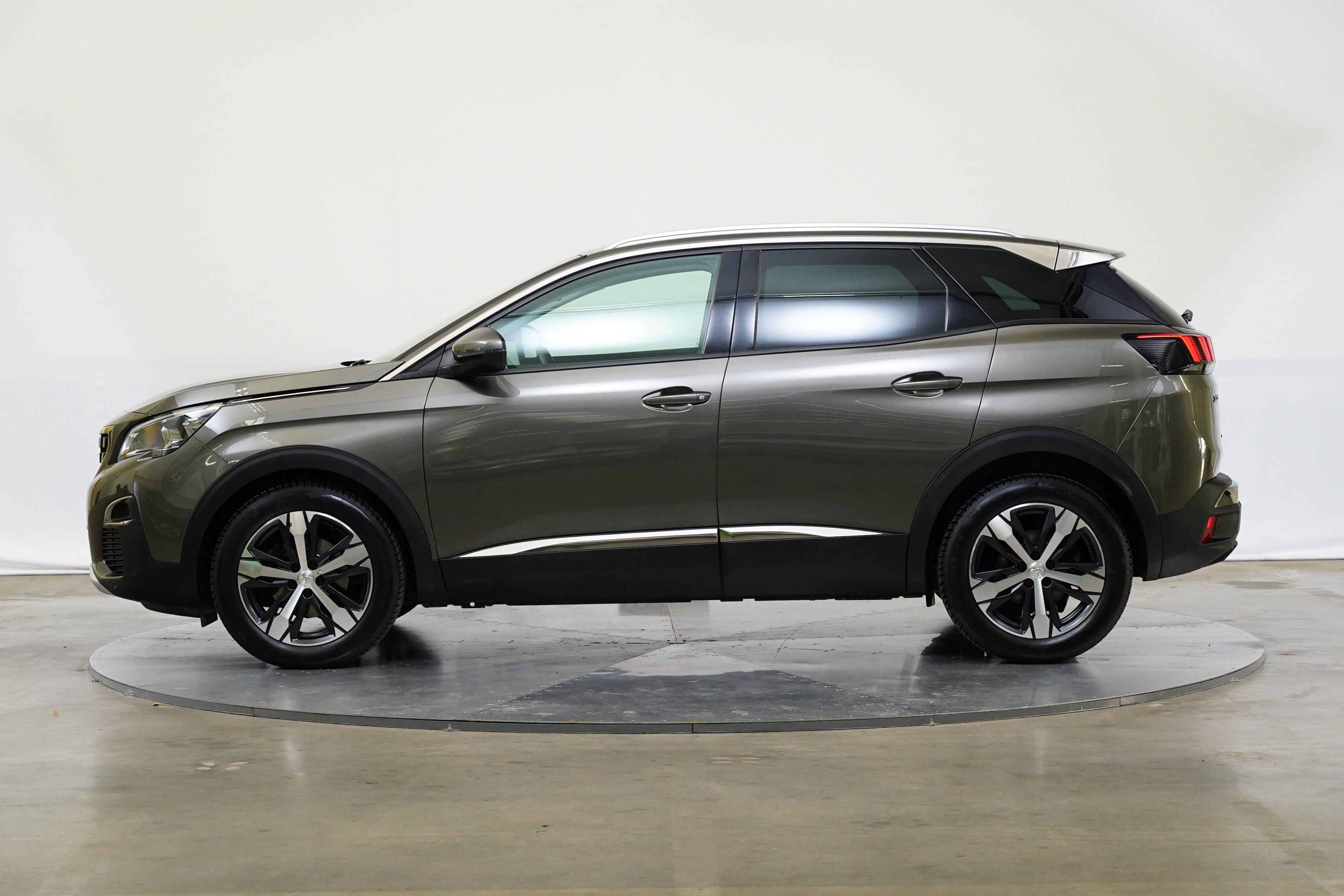 Peugeot 3008, 1.5 BlueHDI 96 kW Allure - fotka 3