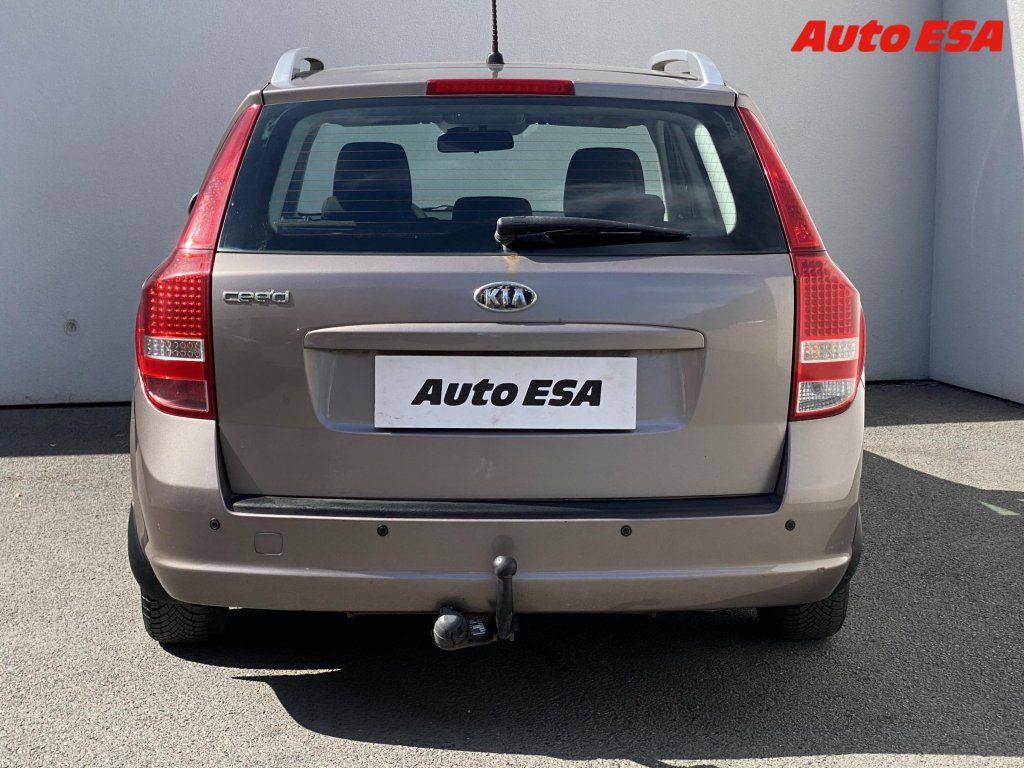 Kia Cee´d, 1.6 i,AC,tažné - fotka 5