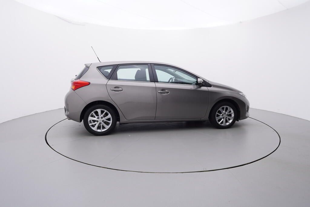Toyota Auris, Life+ 1.6 97 kW - fotka 6