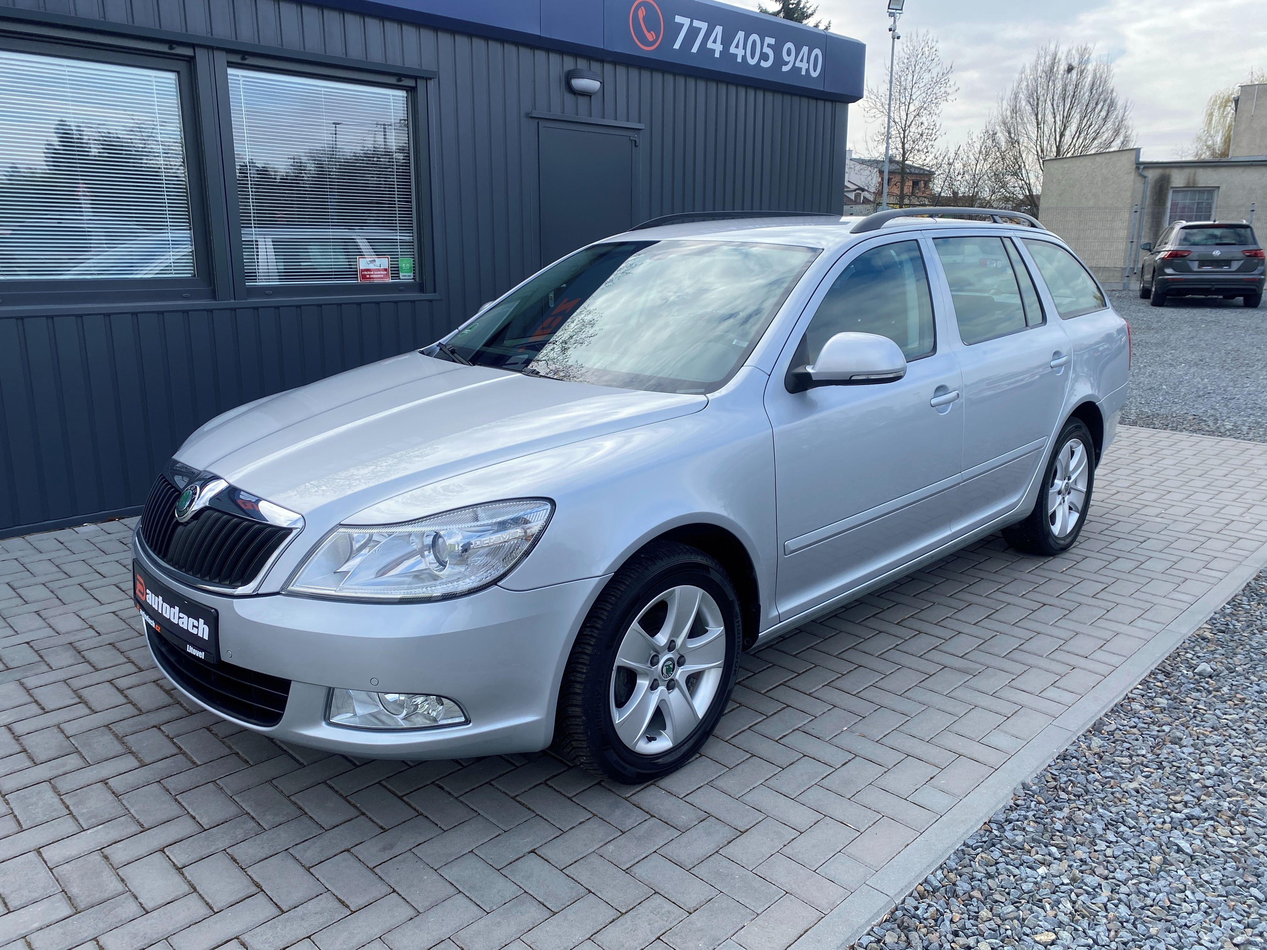 Škoda Octavia, 1.4 TSI 90kW -ELEGANCE-PDC-ALU - fotka 2