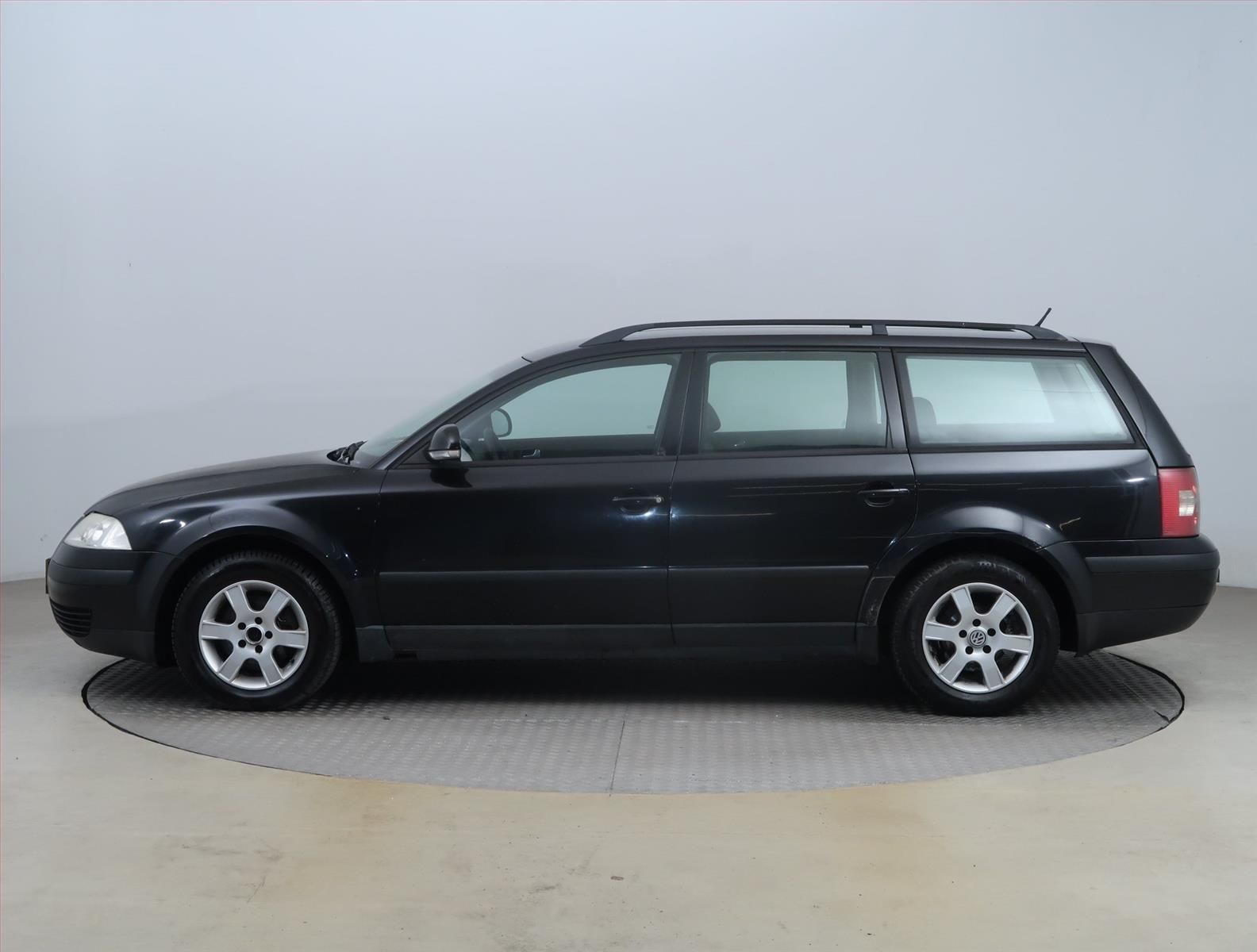 Volkswagen Passat, 1.9 TDI, po STK, Tažné, Klima - fotka 3