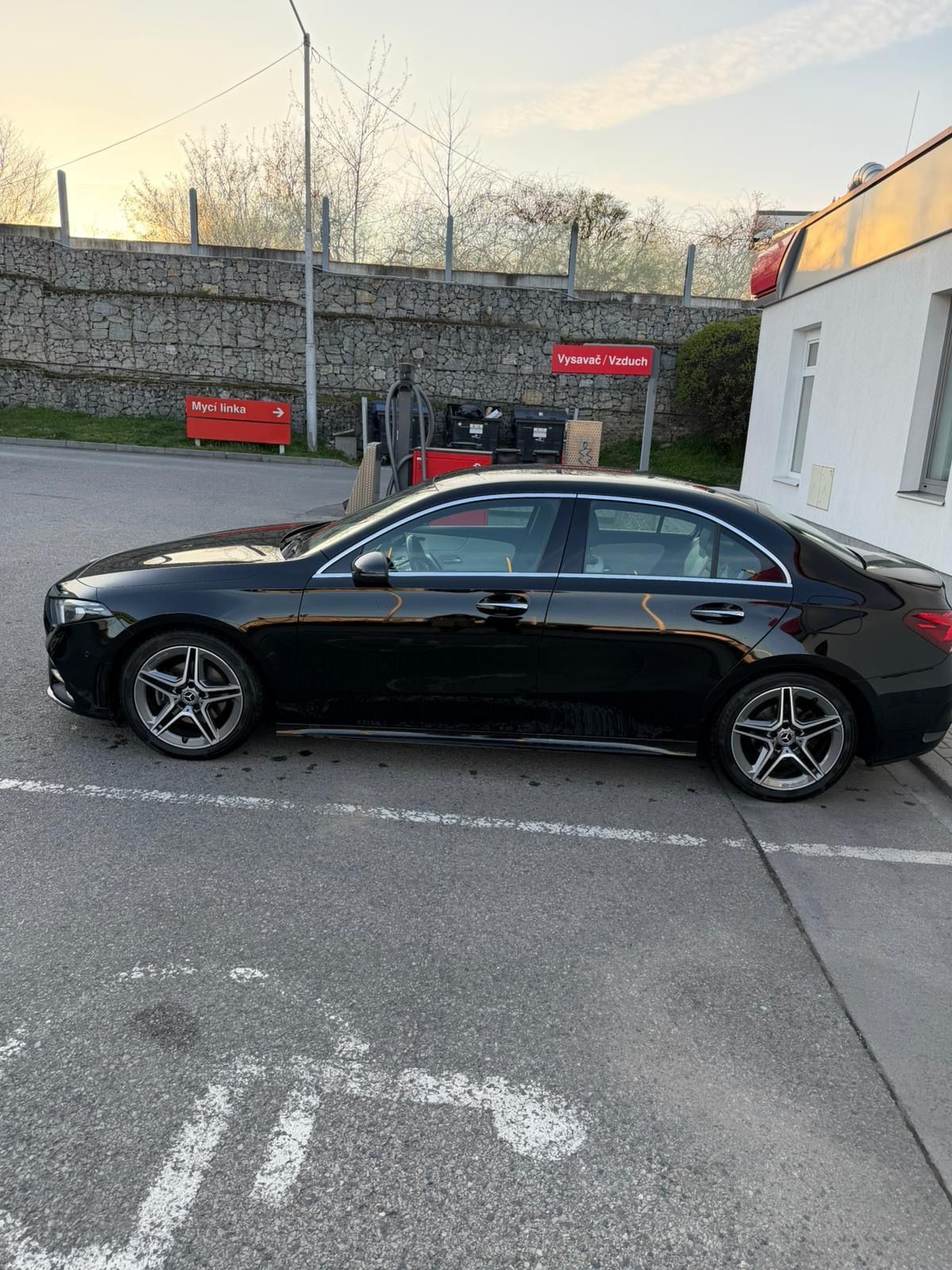 Mercedes-Benz Třídy A, Mercedes-Benz A180d sedan - fotka 6