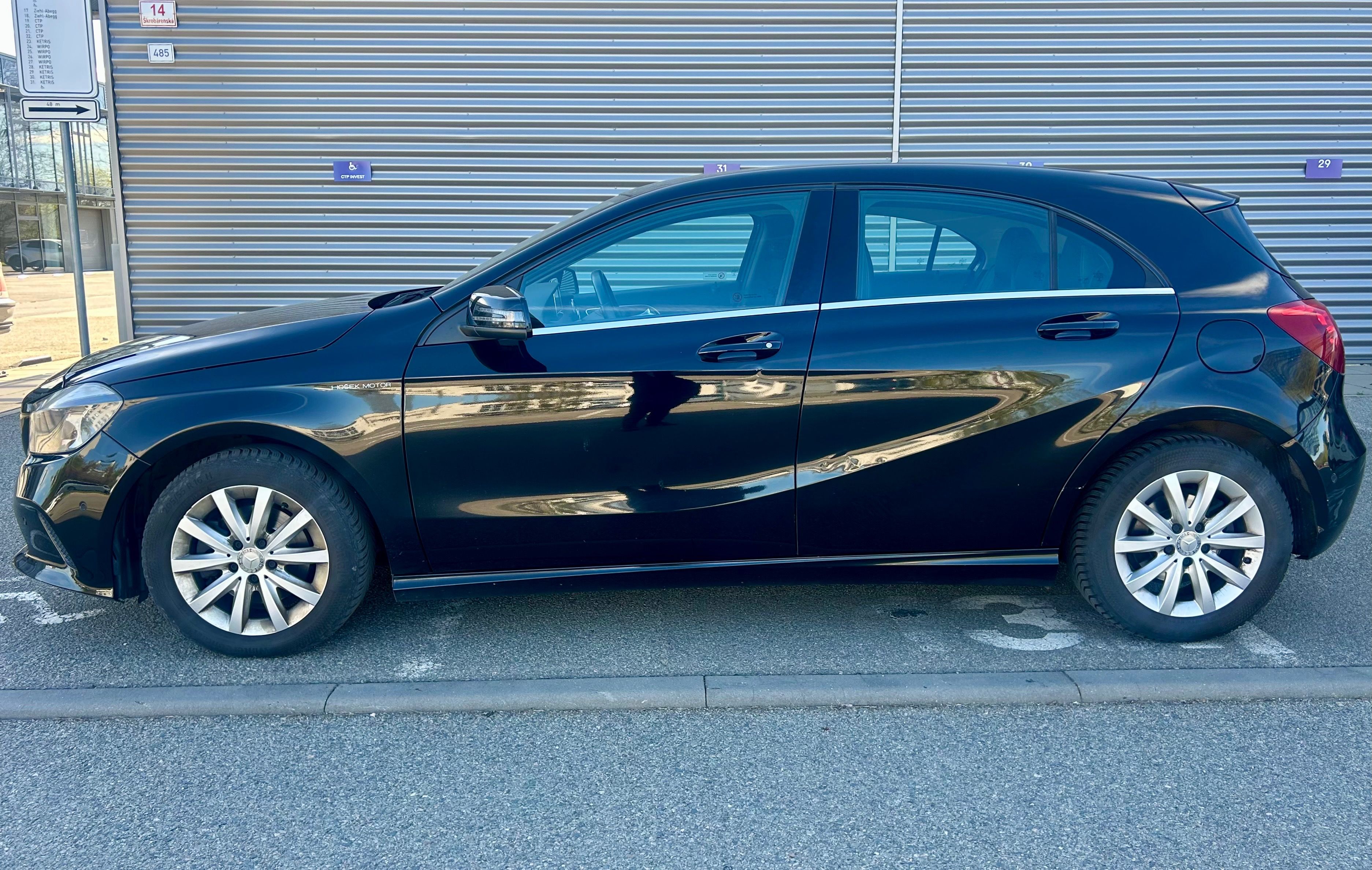 Mercedes-Benz Třídy A, 180i VYHŘEV-PDC-CZ - fotka 3