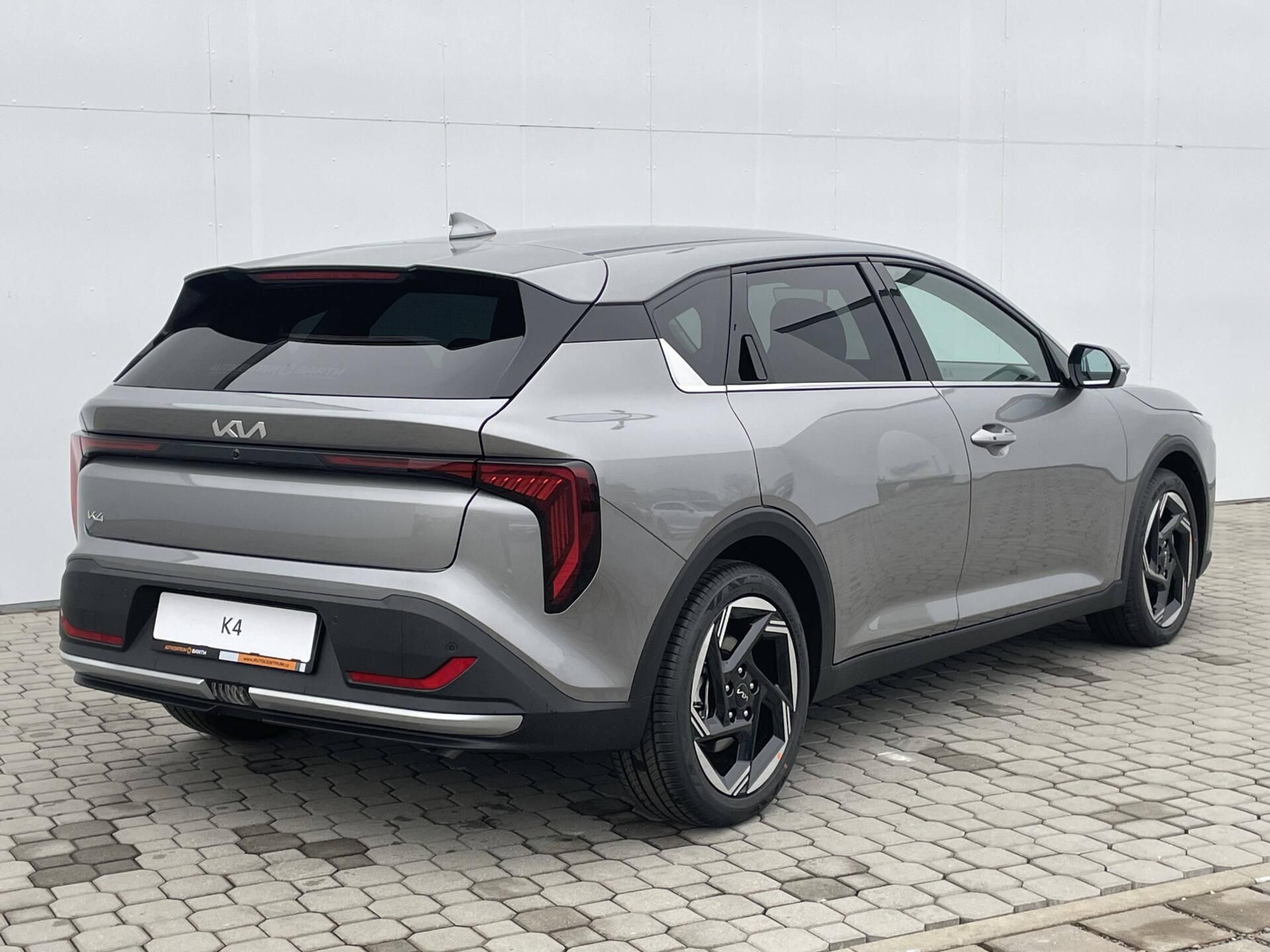 Kia K4, TOP 7DCT 1,6 T-GDi - fotka 2