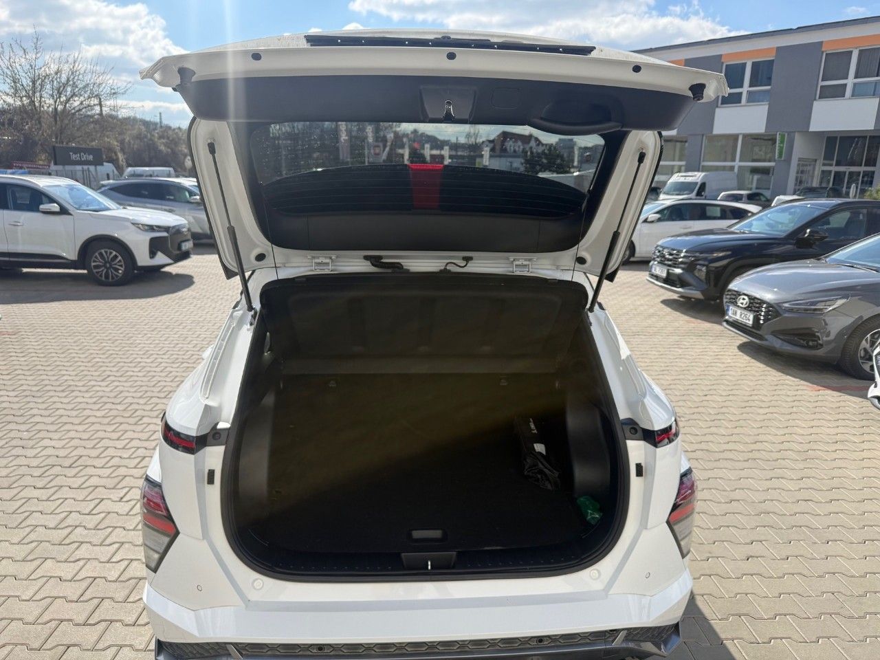 Hyundai Kona, MY24 1,6 T-GDI MT N-Line - fotka 5