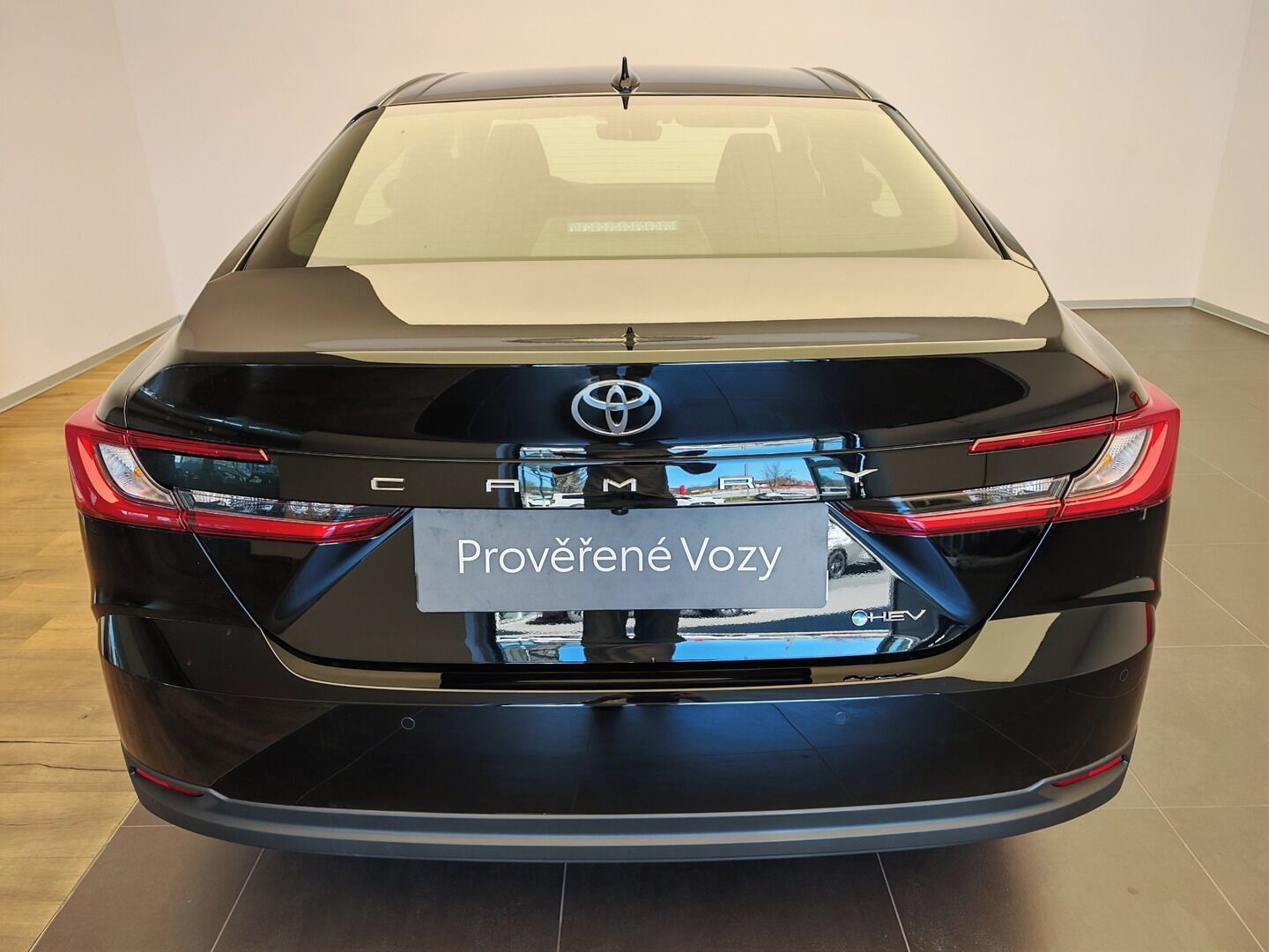 Toyota Camry, 2,5 Hybrid CVT Comfort - fotka 5
