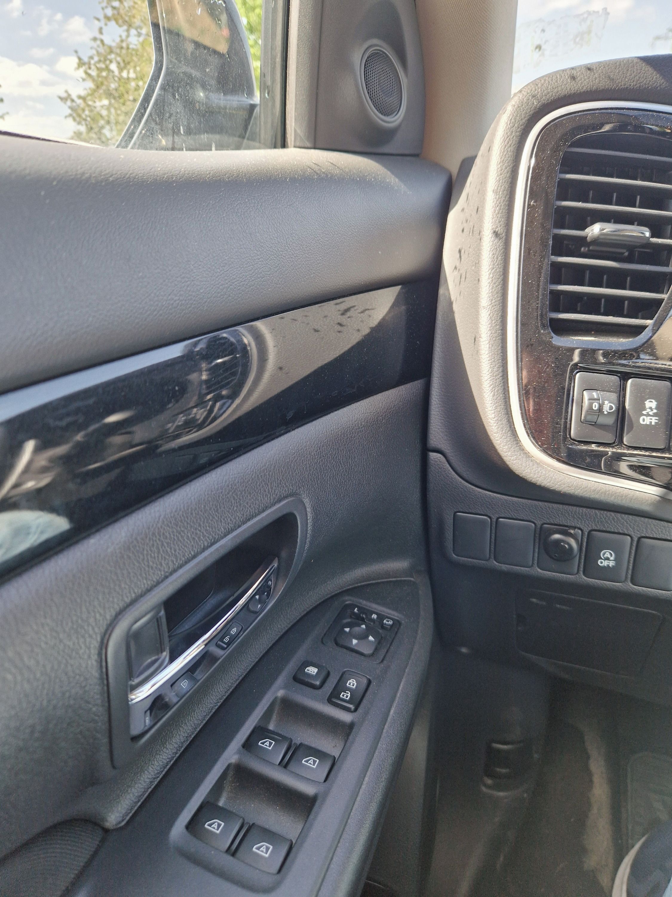 Mitsubishi Outlander, 2.0 benzin, automat, 1 vl. - fotka 5