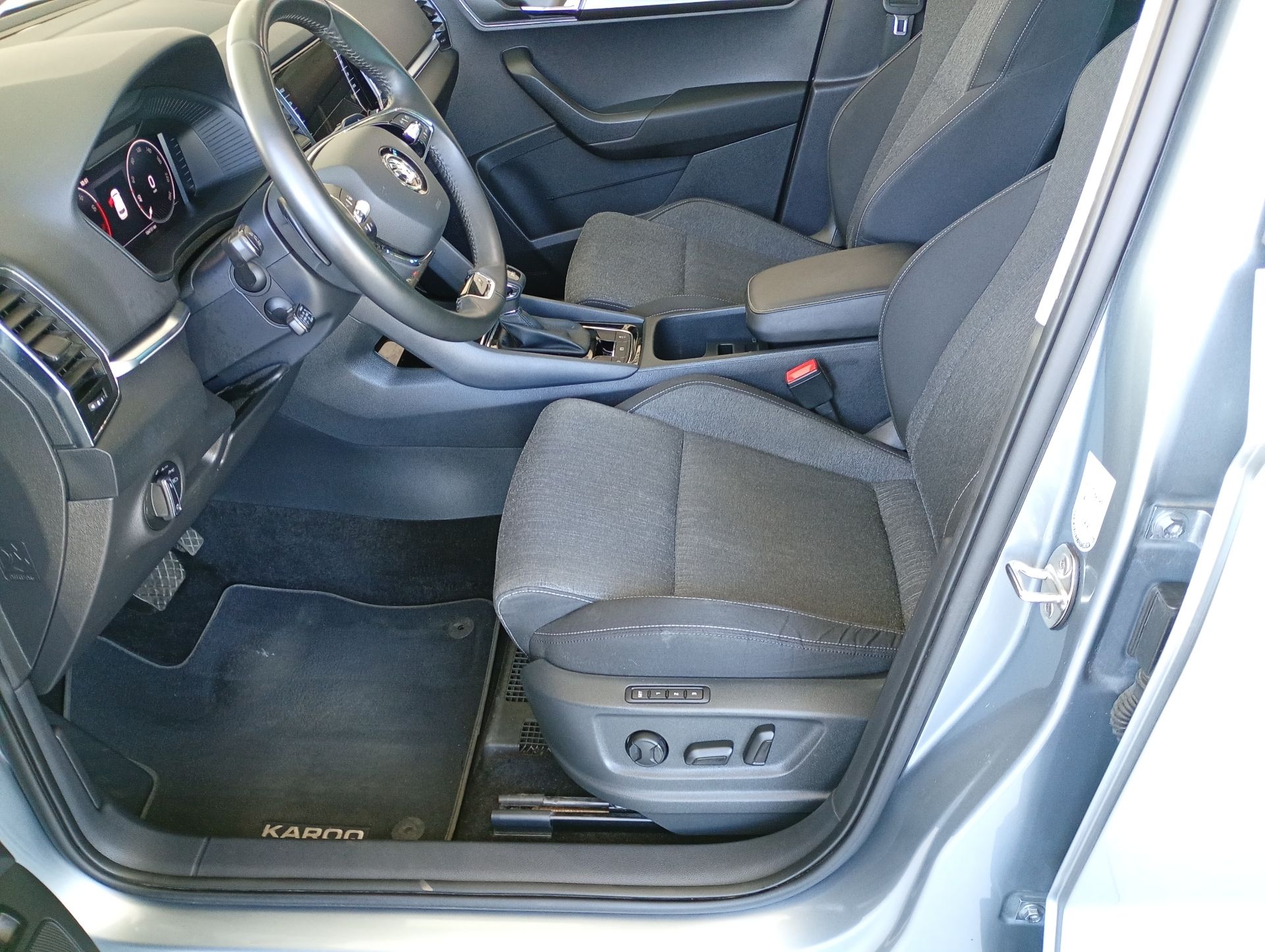 Škoda Karoq, 1.5 TSI Style DSG PANORAMA LED - fotka 6