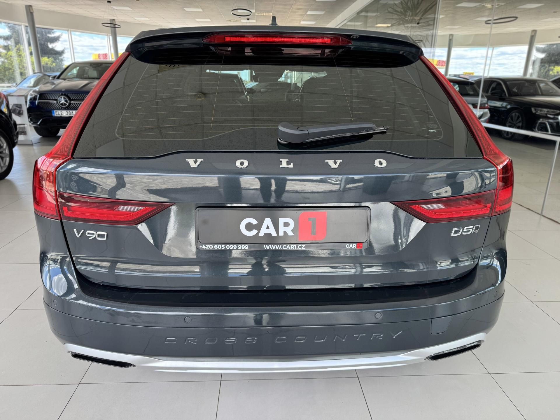 Volvo V90, CC*D5 173kW*AWD*KeyLess*Tažné - fotka 6