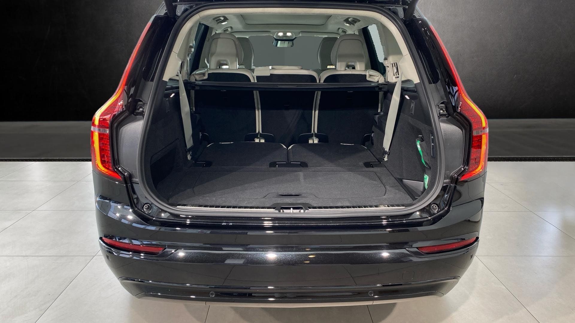 Volvo XC90, PLUS DARK, B5 AWD, 184+10 kW / - fotka 5