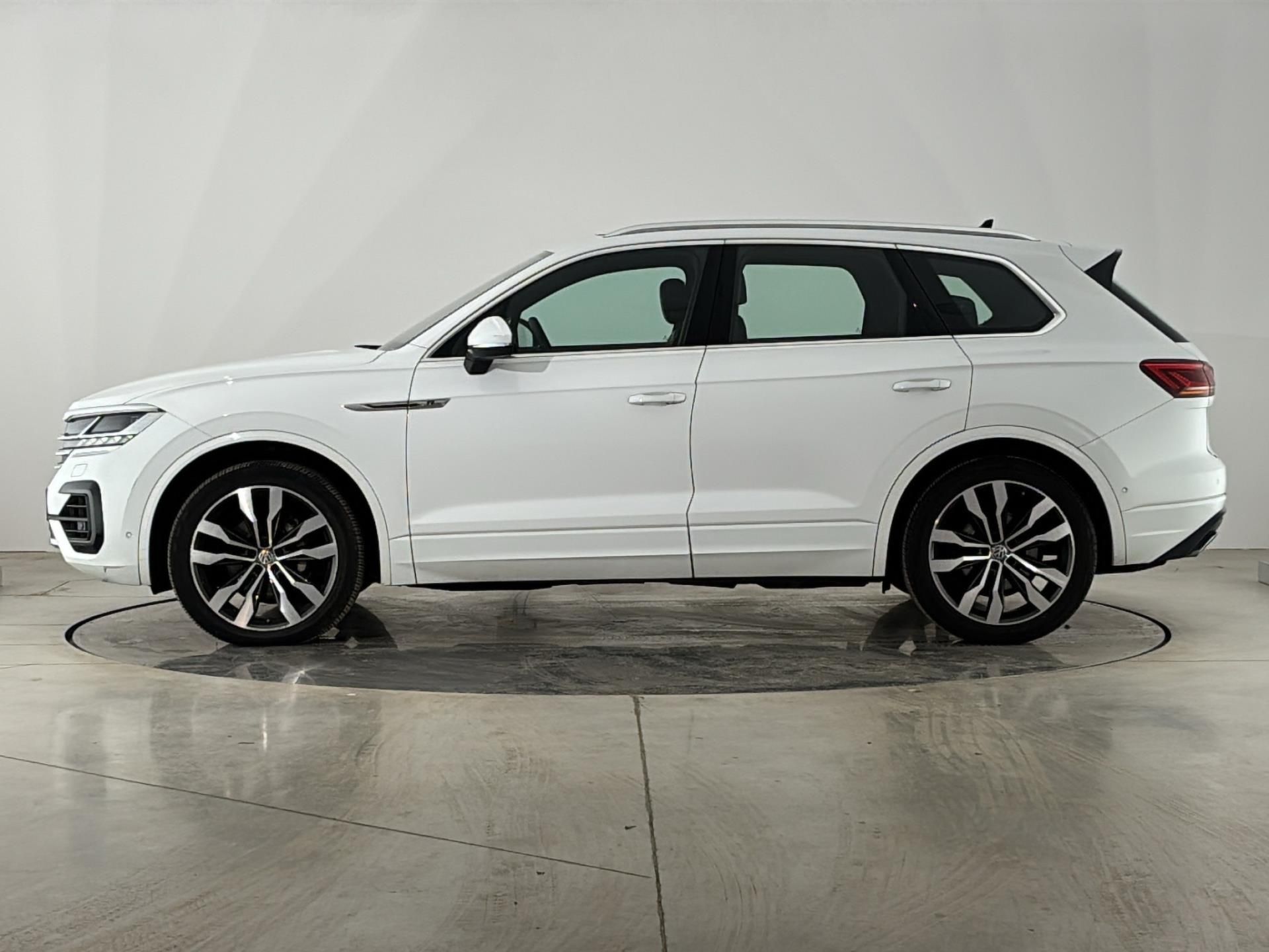 Volkswagen Touareg, 3.0 TDI / 210 kW R-LINE - fotka 3