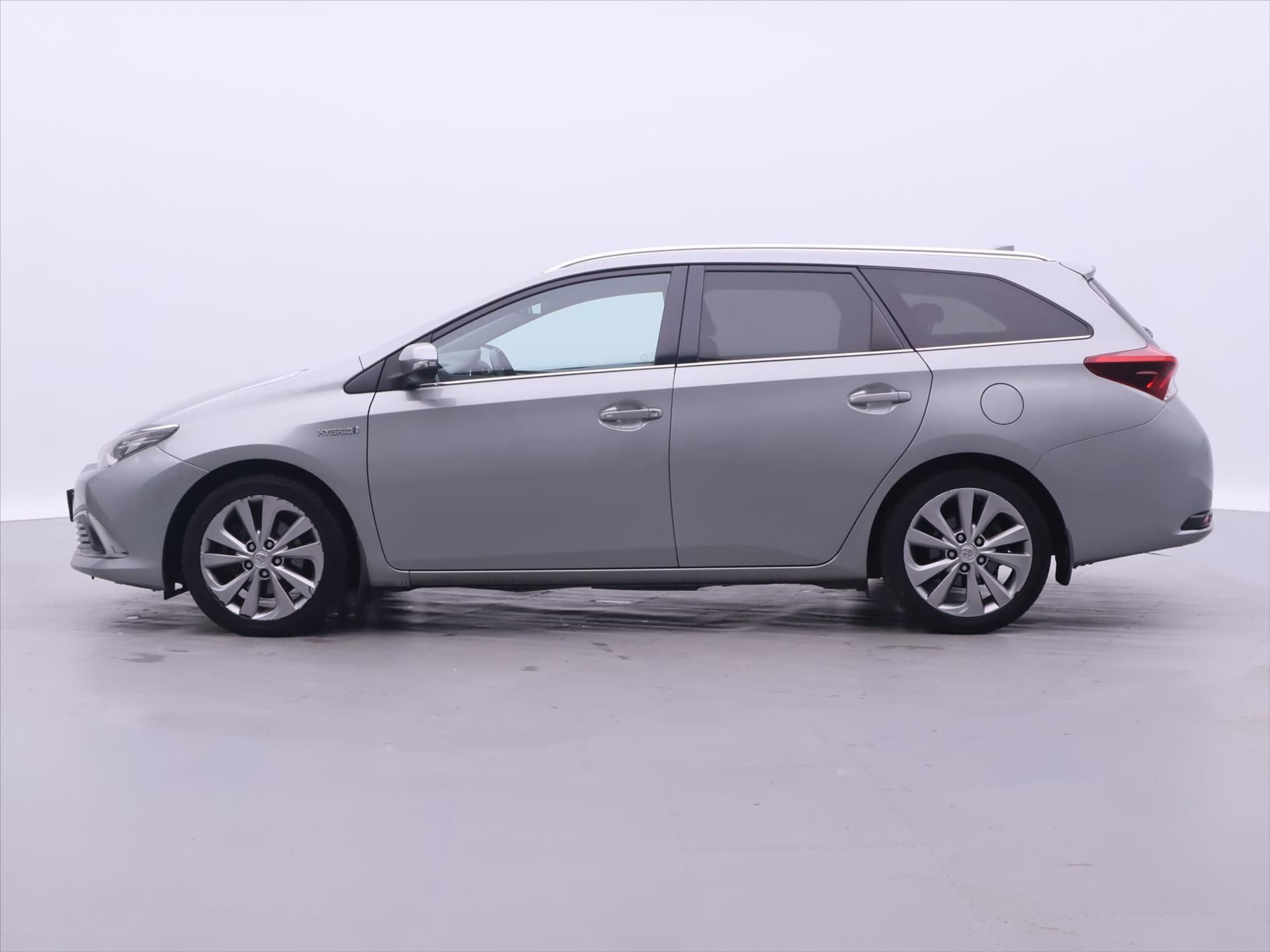 Toyota Auris, 1,8 Hybrid e-CVT Executive CZ - fotka 4