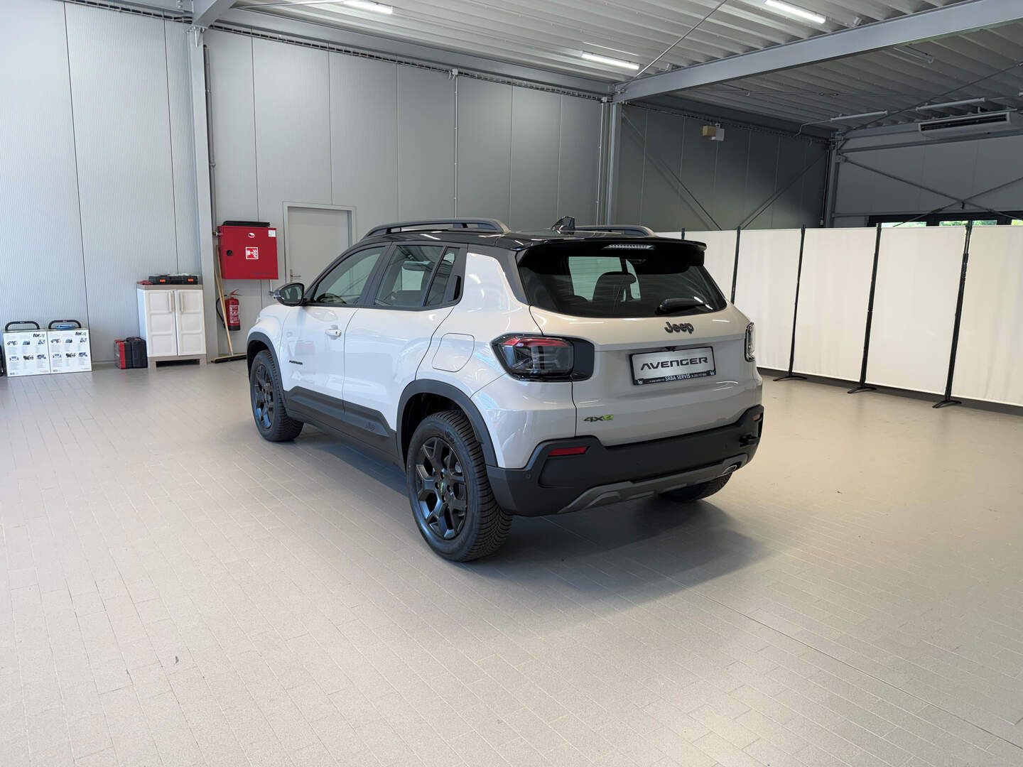 Jeep Avenger, 4xe Upland 1.2 Turbo e-Hybrid - fotka 3