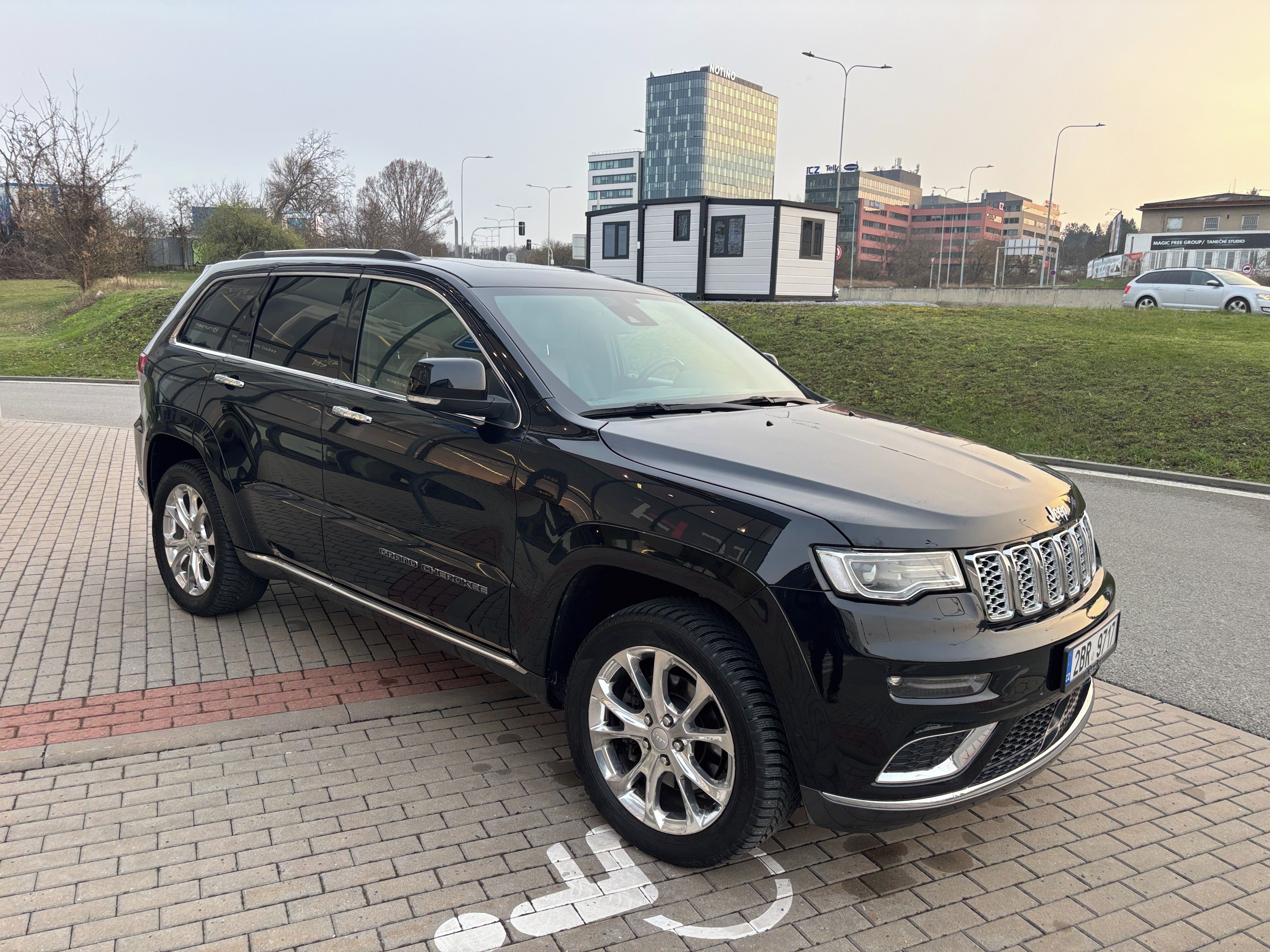 Jeep Grand Cherokee, 3.0CRd 184kW Overland DPH - fotka 5