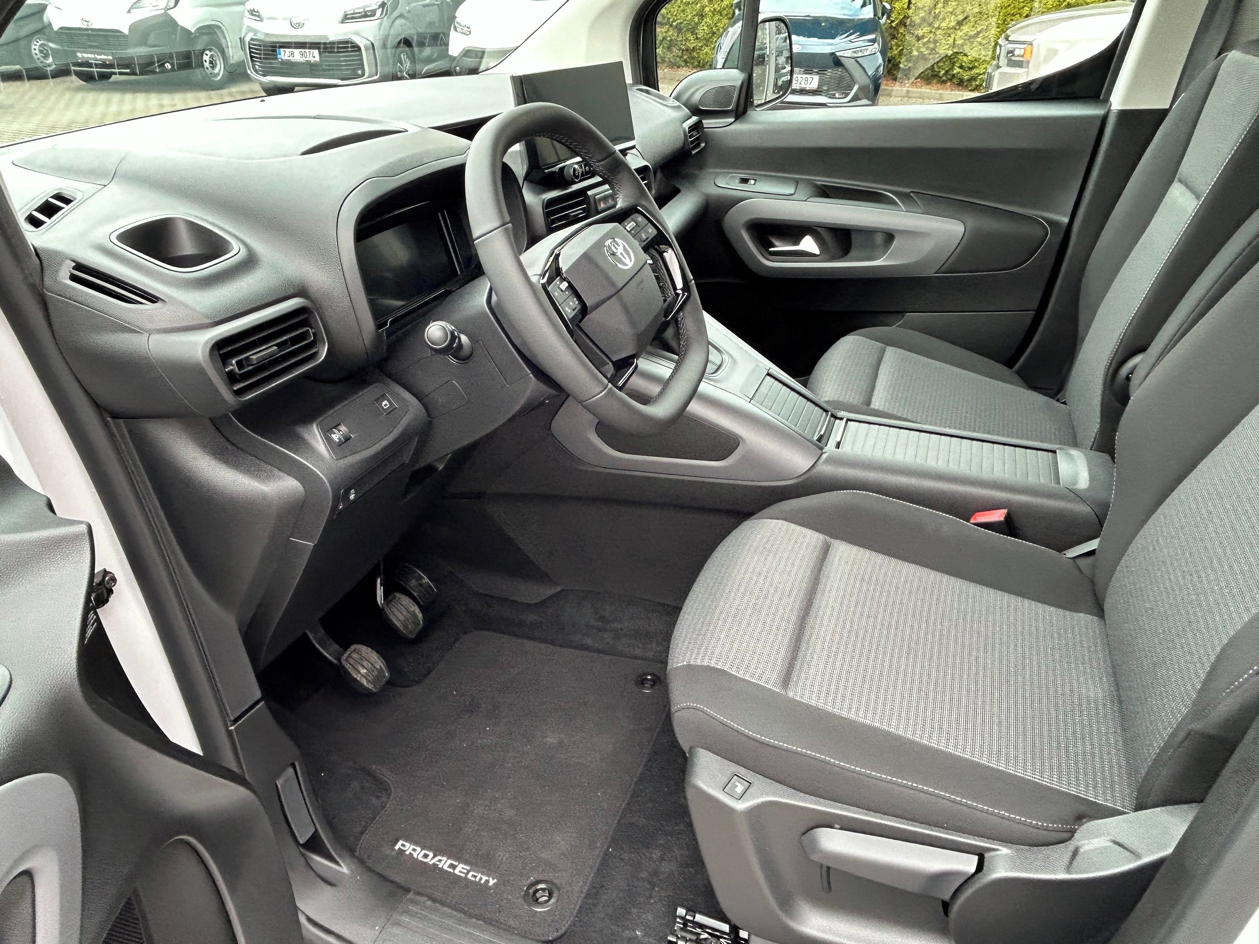 Toyota Proace City Verso, Long 1,5D 130PS Family 7Míst - fotka 5