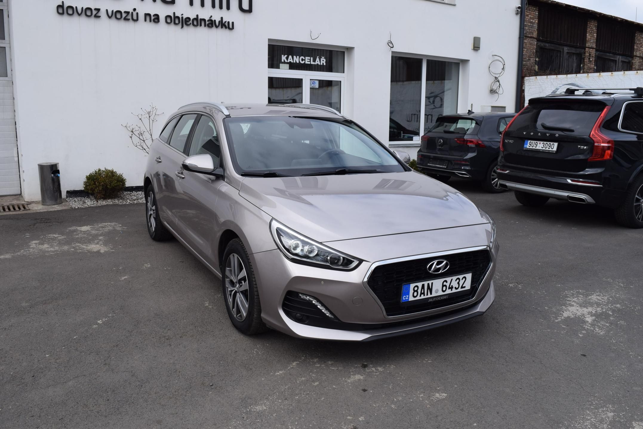 Hyundai i30, 1.6CRDi 85kw STYLE 7°AUTOMAT - fotka 4