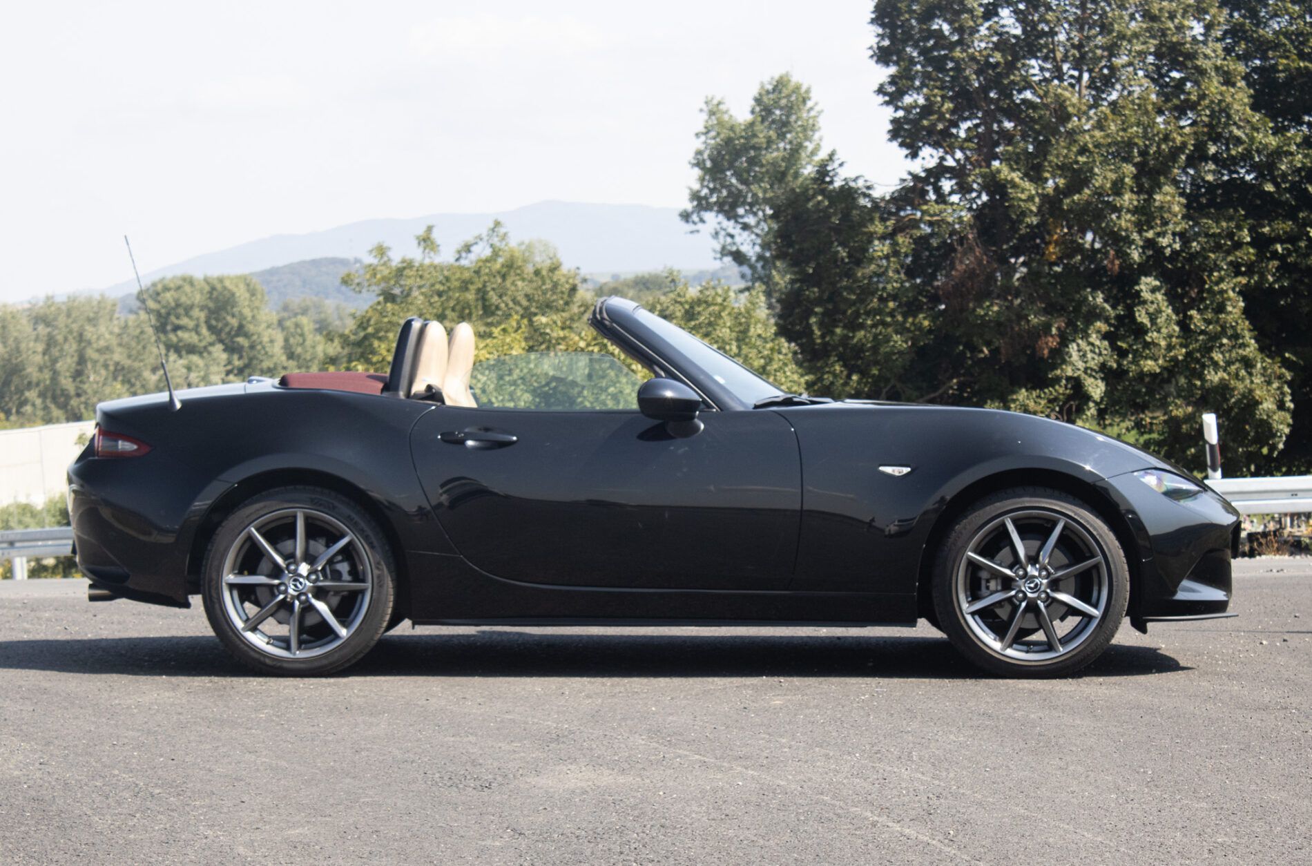 Mazda MX-5 - fotka 4