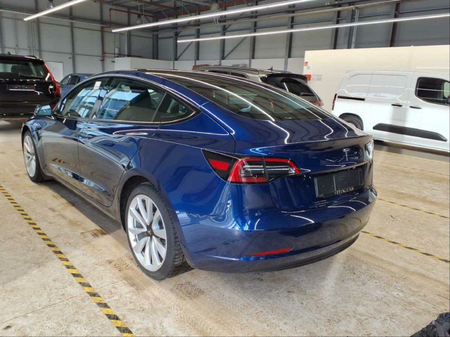 Tesla Model 3, Standard Range - fotka 4