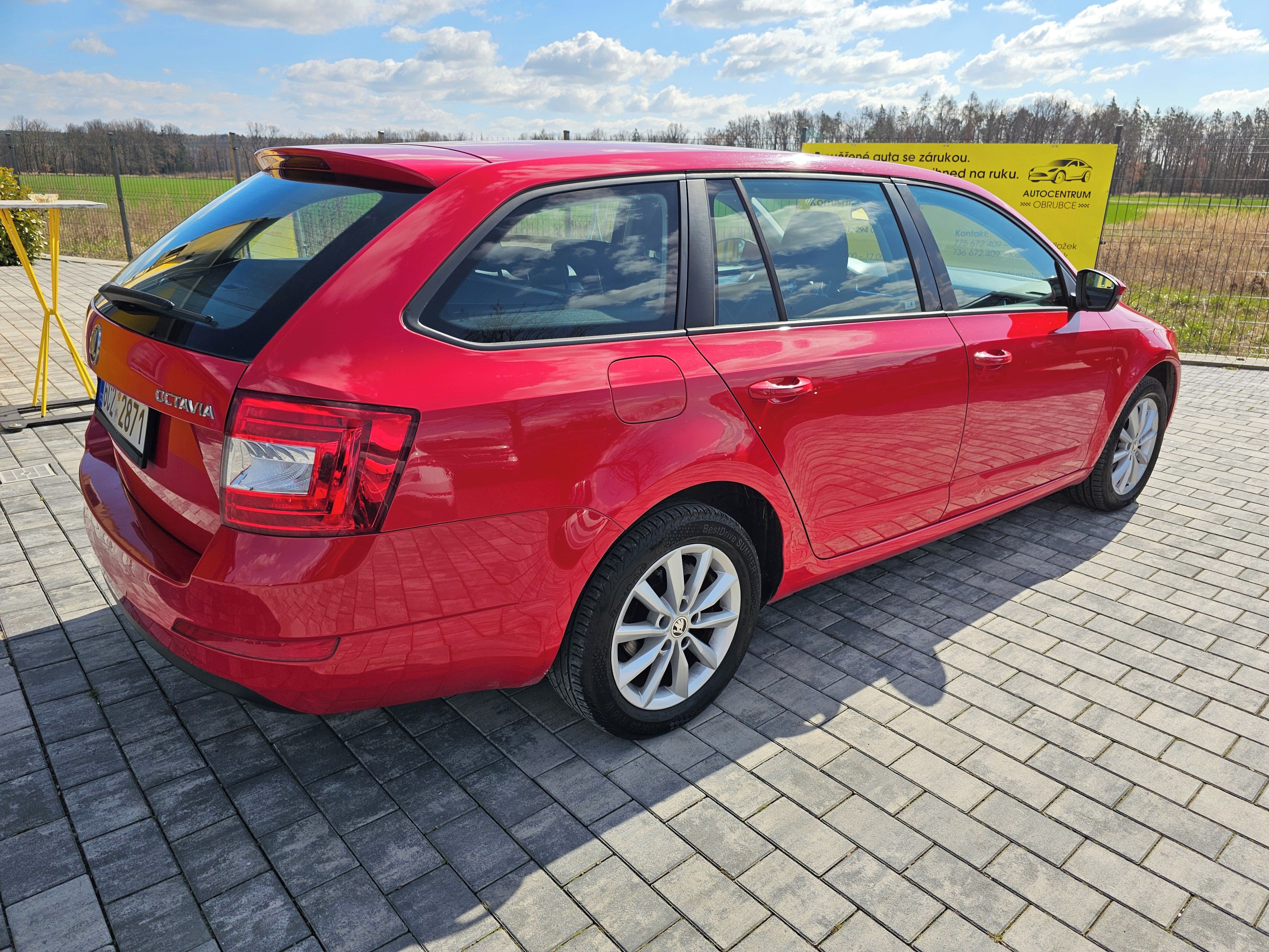 Škoda Octavia, 1.6 TDI, Ambition Fresh, DPH - fotka 5
