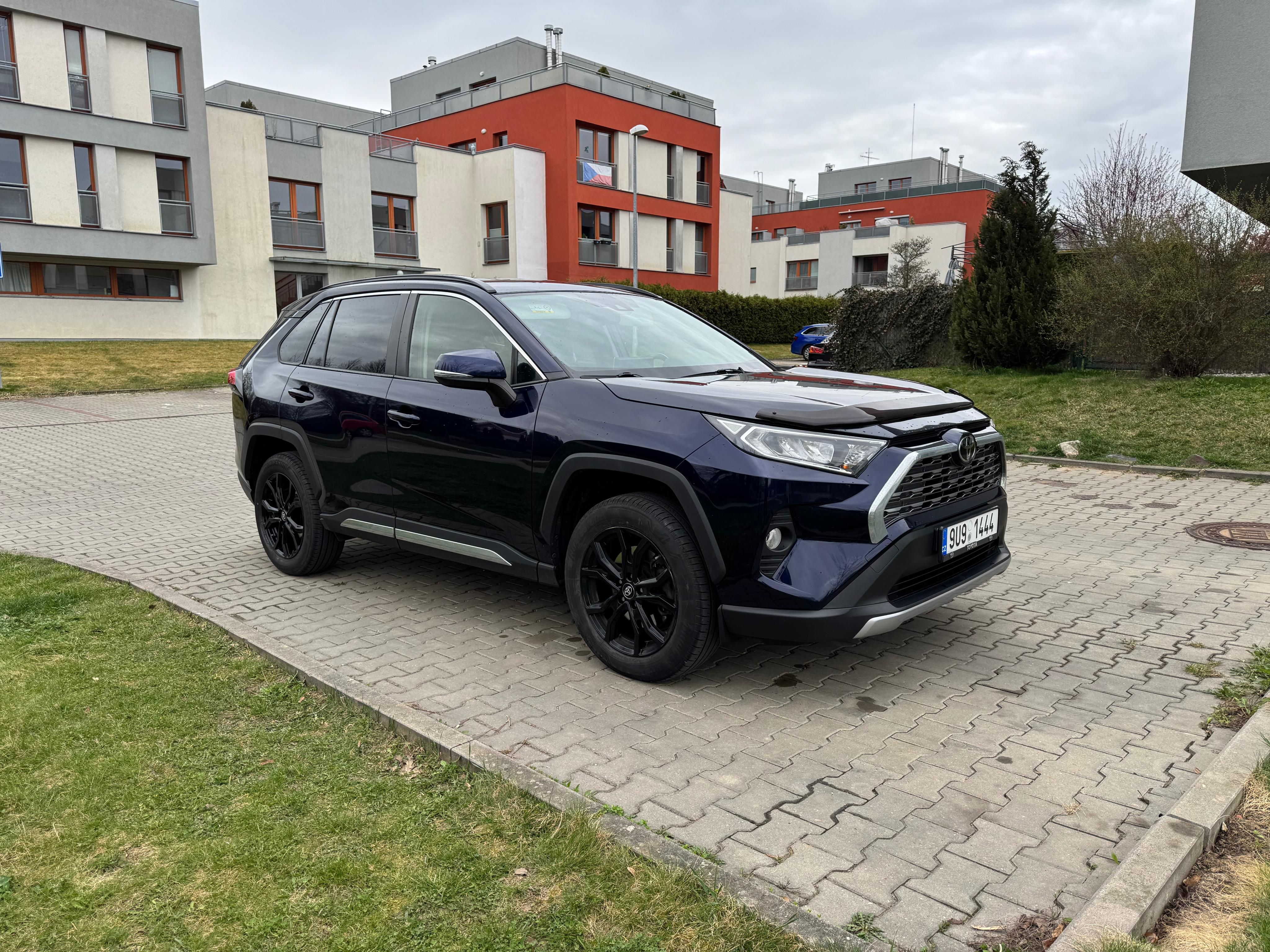 Toyota Rav4, 4x4, manuál, 2x kola, tažné - fotka 3