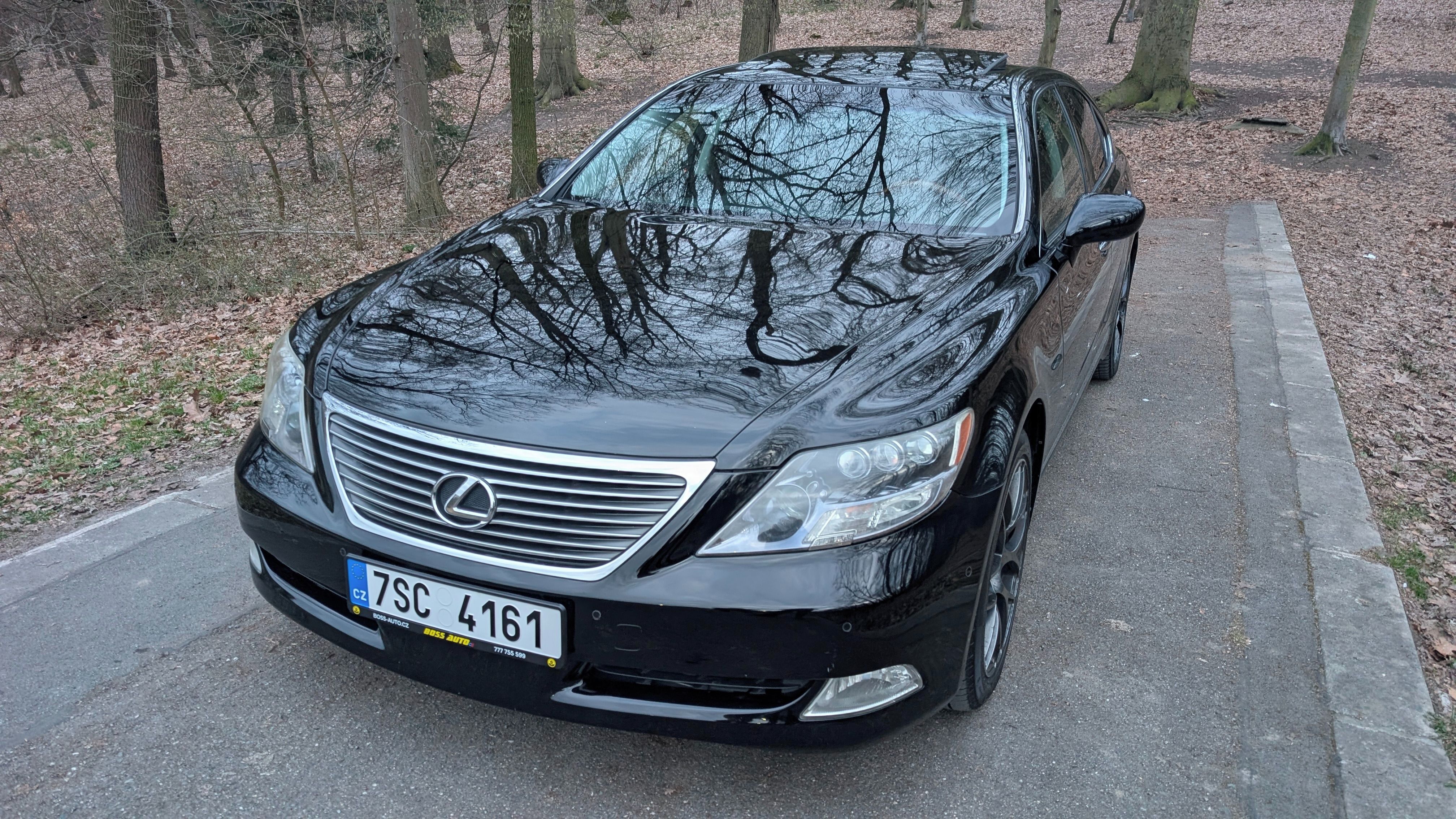 Lexus LS, 460, V8, 280 kW.