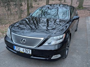 460, V8, 280 kW.