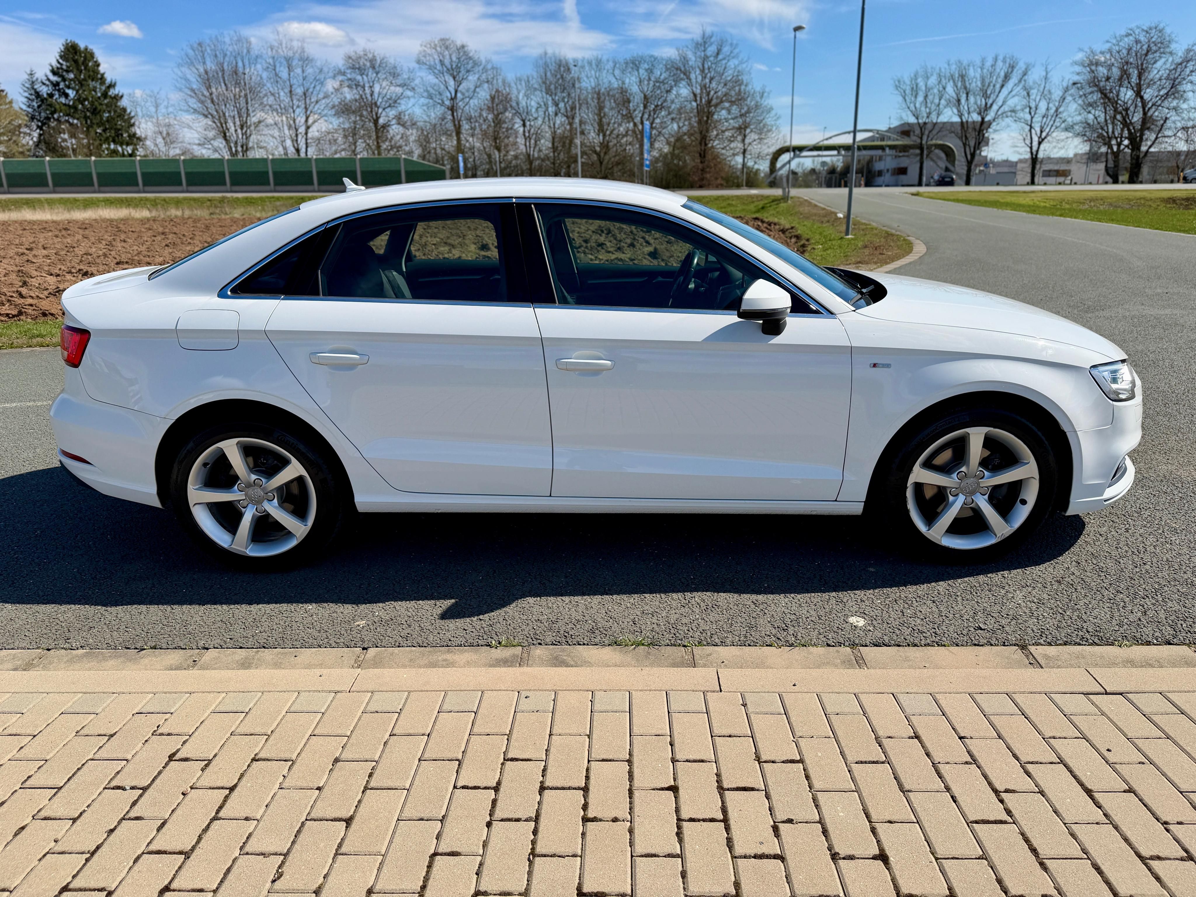 Audi A3, 1.6 TDI S-LINE NAVIGACE TAŽNÉ - fotka 6